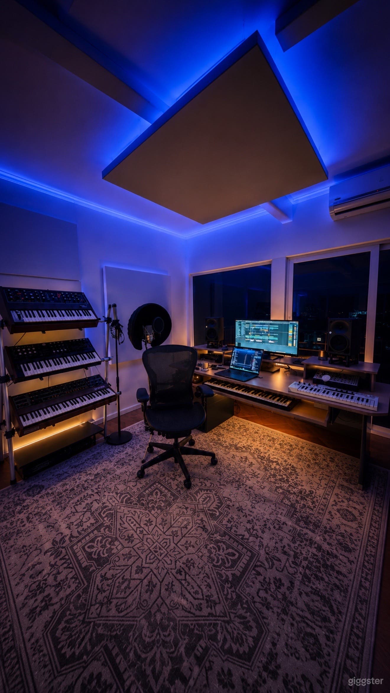 Private Retro Recording Studio w/ Stunning Views Photo 4