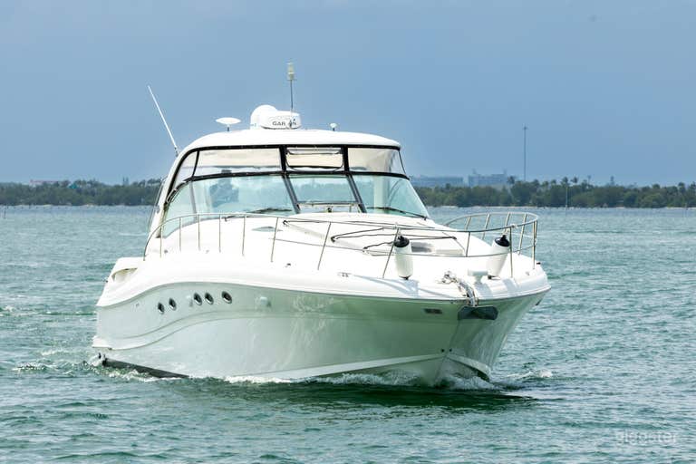  Cruise around Miami in style 54' Searay MB Marina 