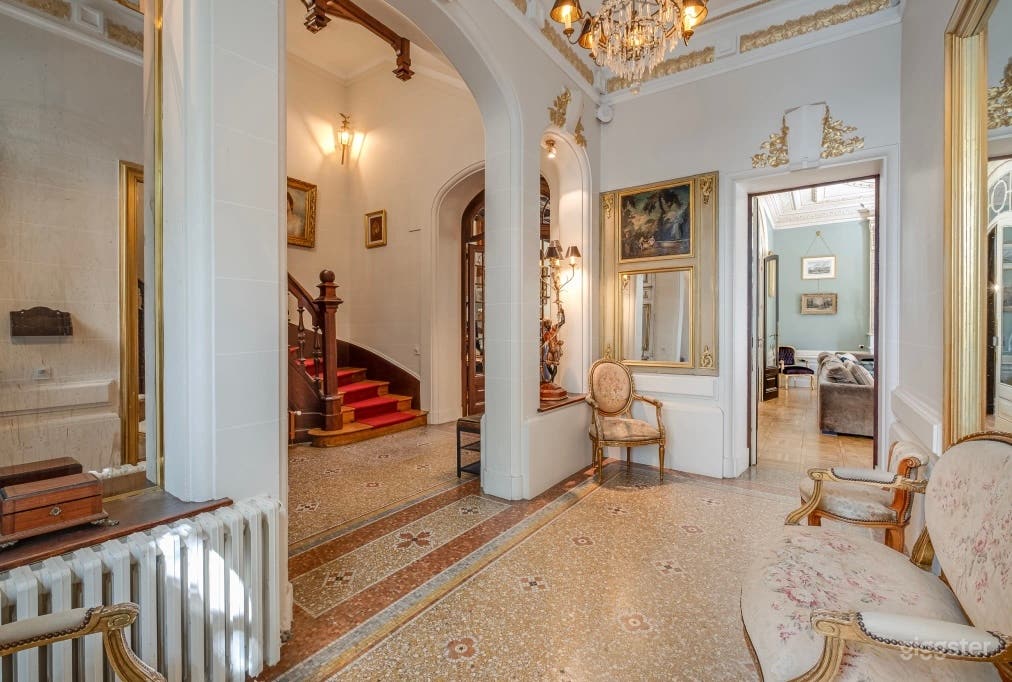 Photo de Elegant and Unique Mansion in the Heart of Lyon 2