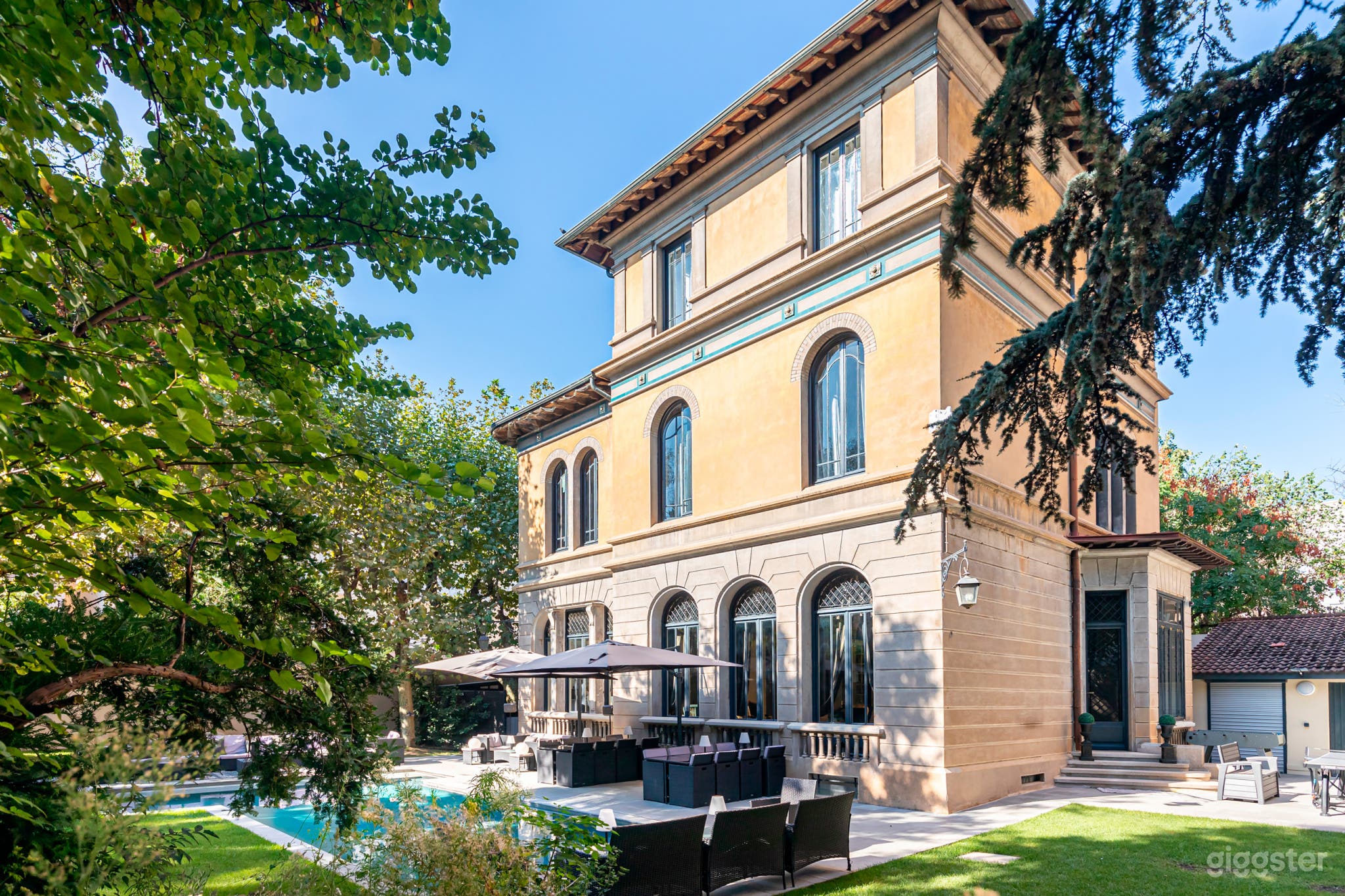 Photo de Elegant and Unique Mansion in the Heart of Lyon 1
