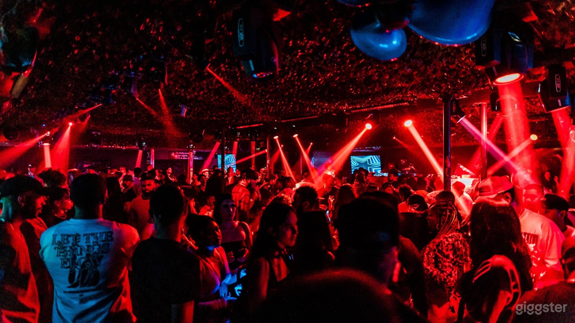 Open Space Bar and Club Photo 4