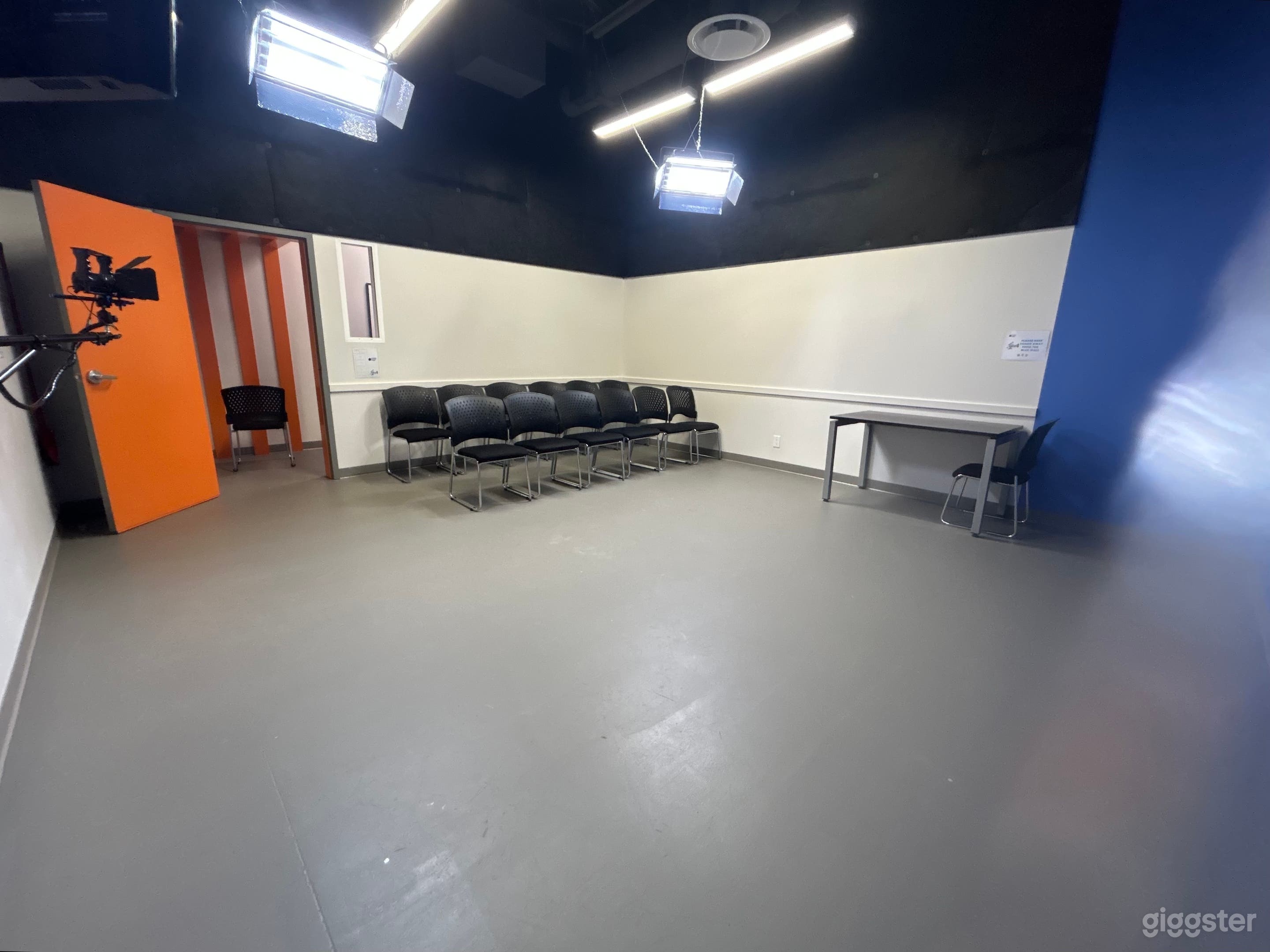 Modern Studio in Fremont Village Photo 2