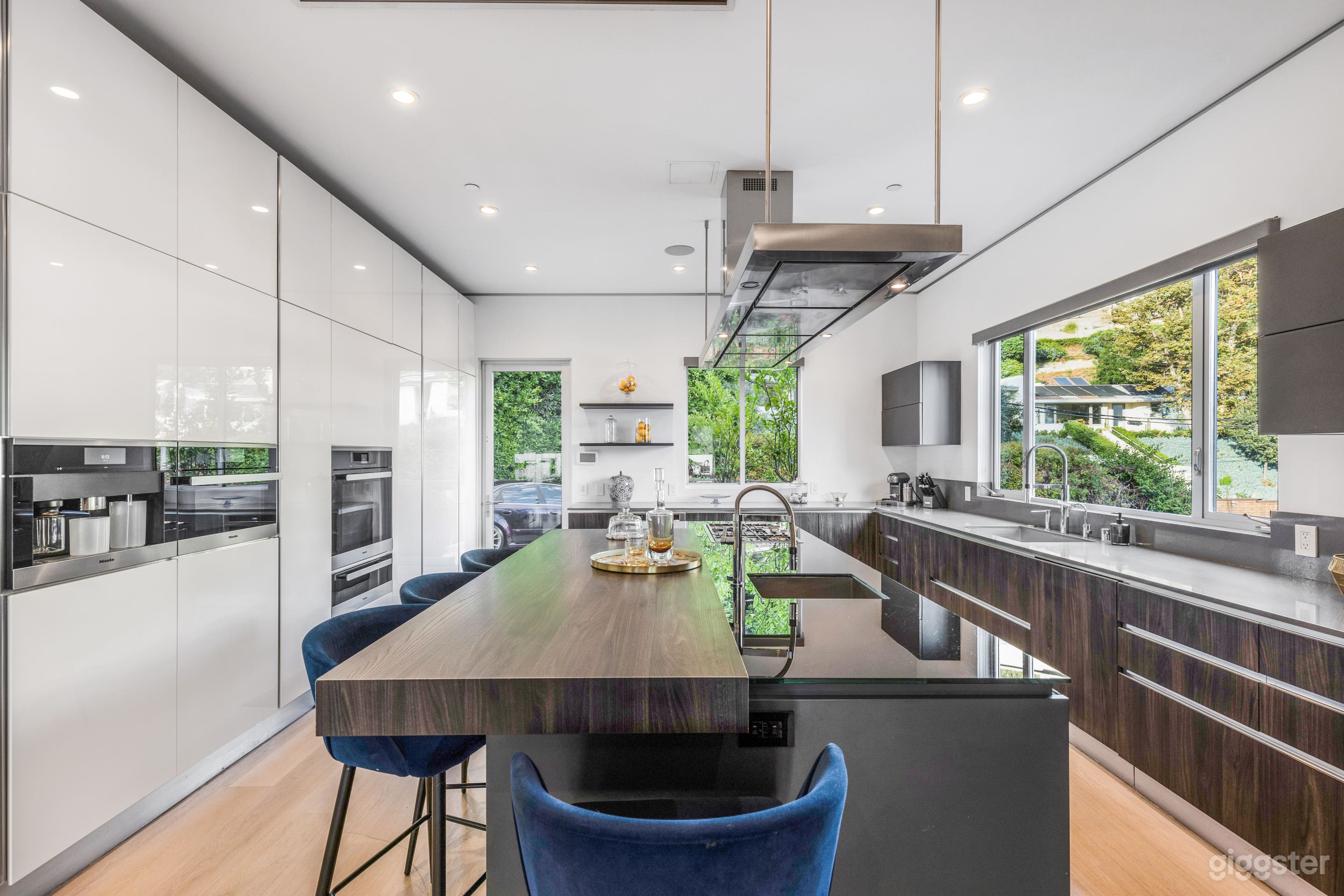 SUNSET HEIGHTS LUXE SKYLINE VILLA Photo 3