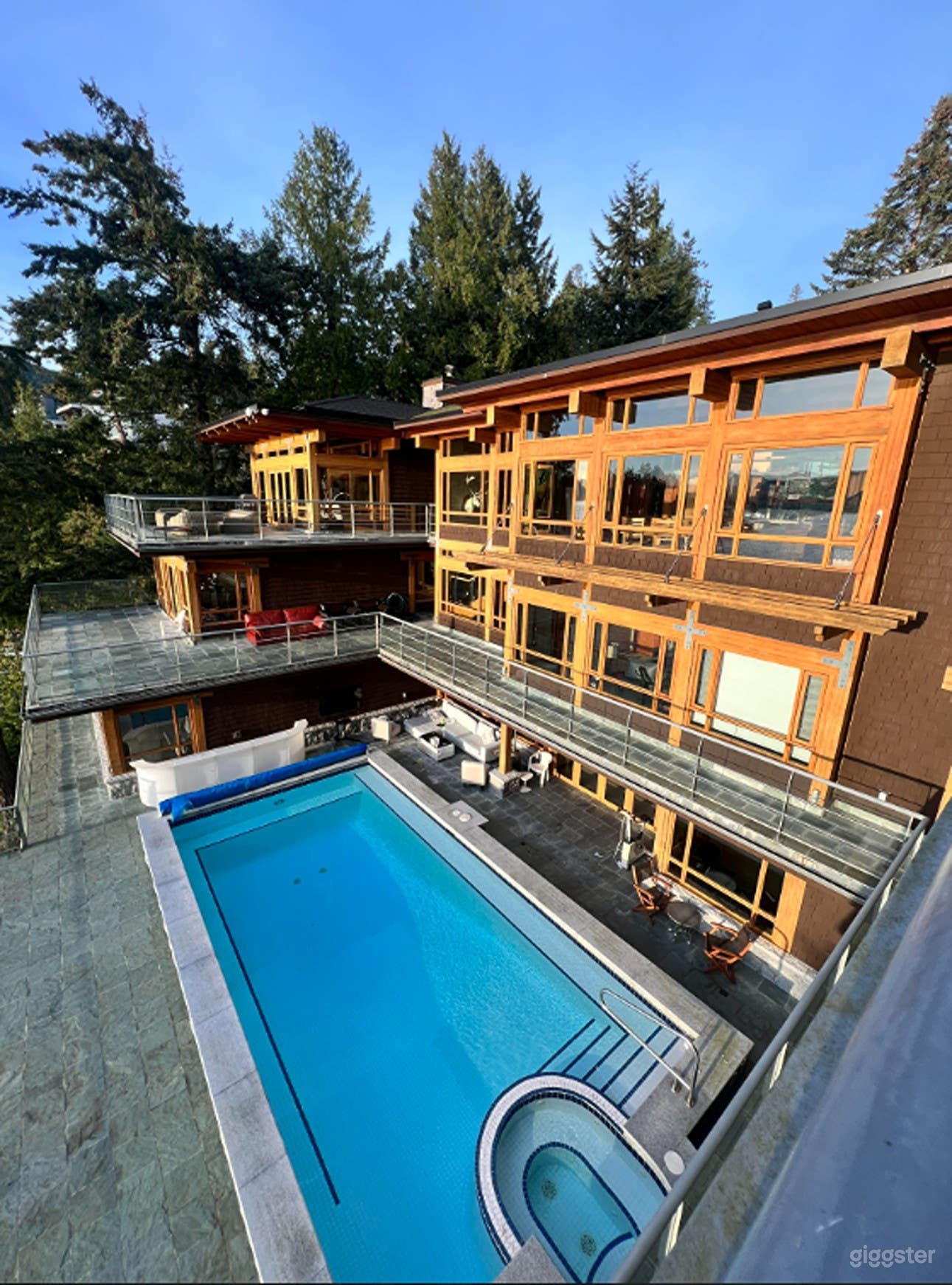 Spectacular Outdoor Pool in West Vancouver Photo 3
