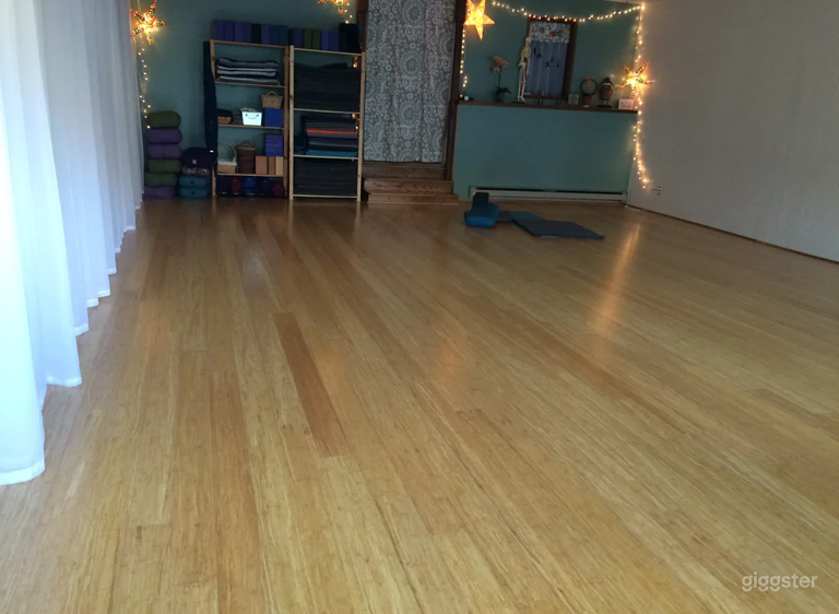  Bright Beautiful Yoga Studio 