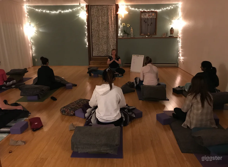  Bright Beautiful Yoga Studio 