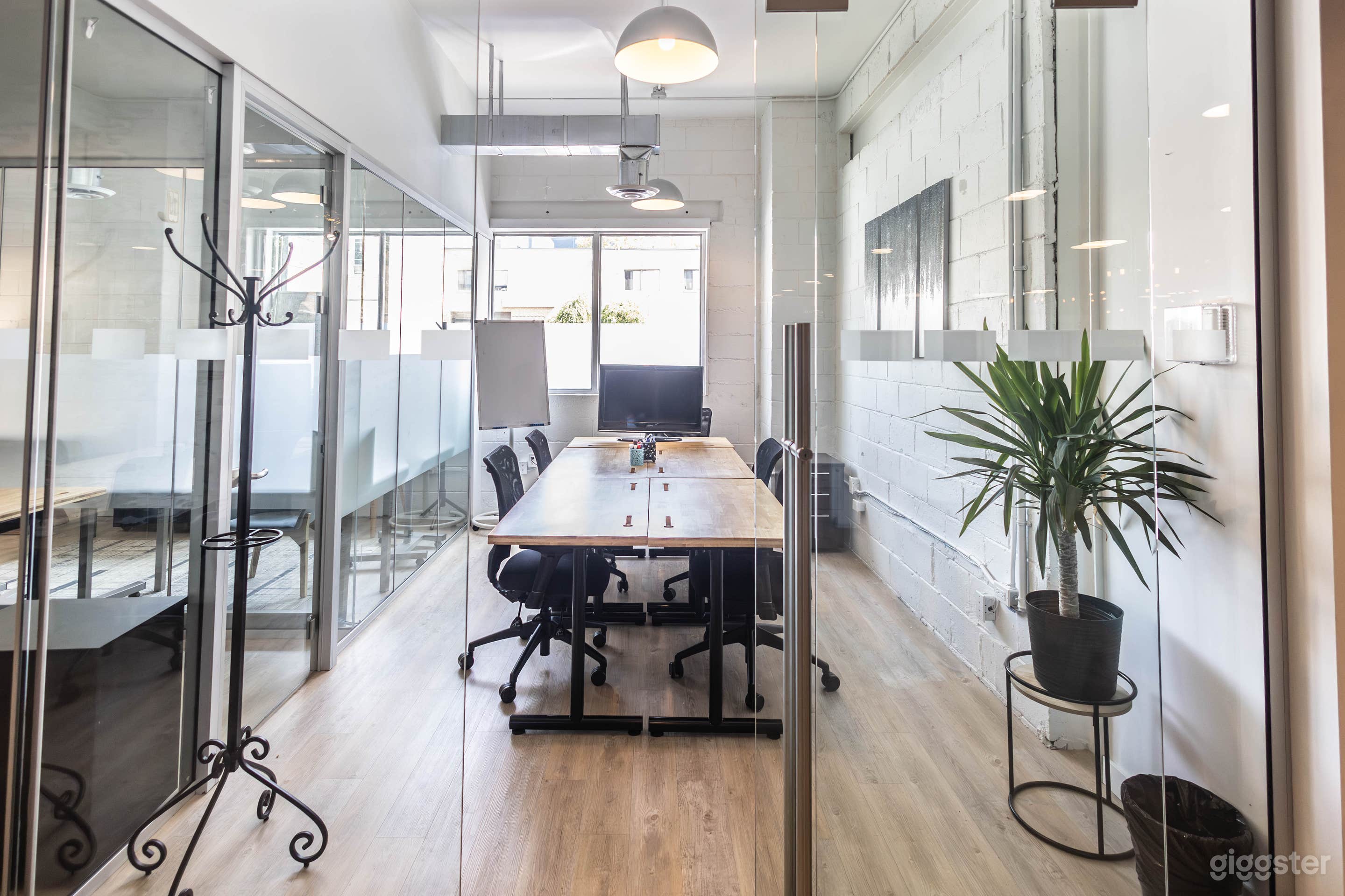 6+2-Person Office Photo 4
