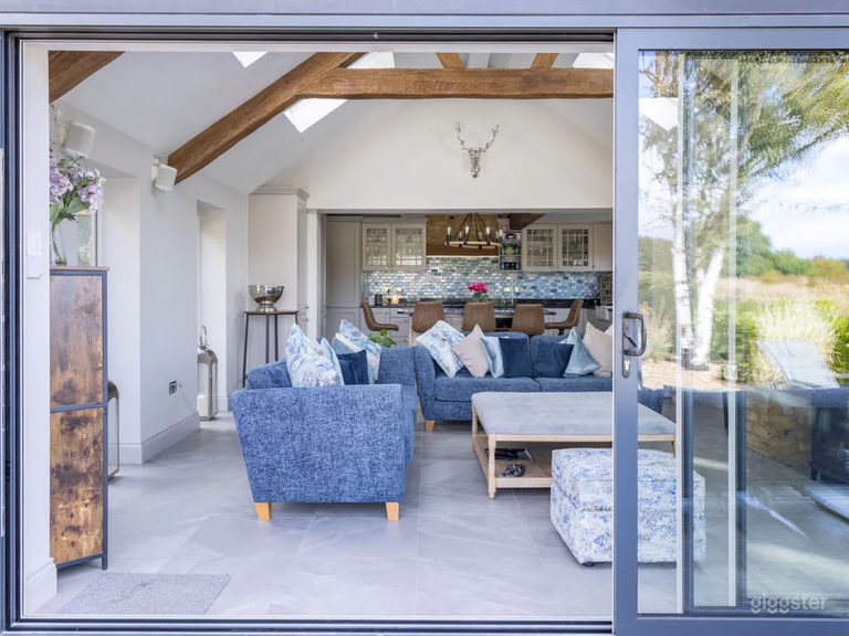  Modern, Rural, Very Private & Discreet 4 Bed Detached House 