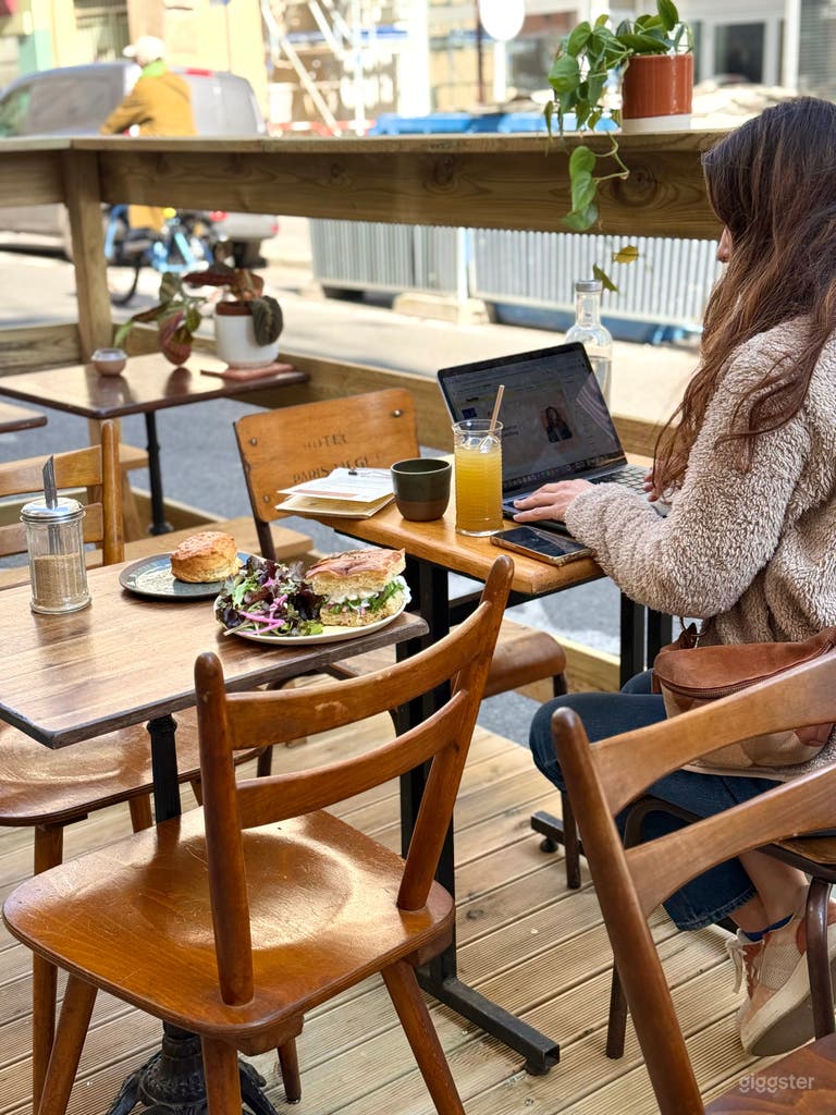  Cozy All-Day Brunch Spot in Paris 