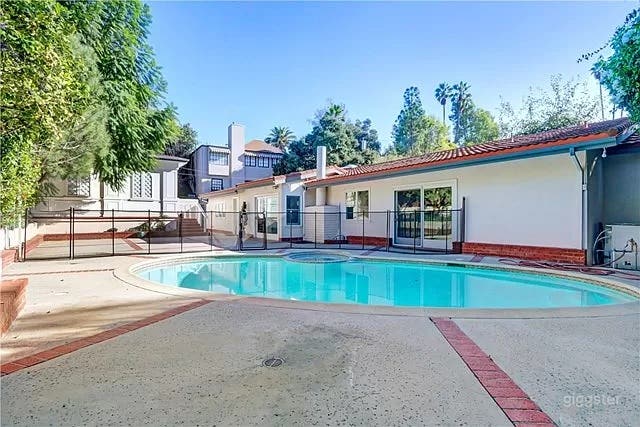 Pool &amp; Spa in Gated Backyard Photo 1