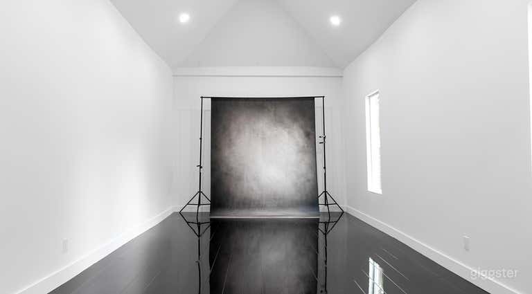  Downtown Multi Studio w/ Cyc and Luxury Lounge 