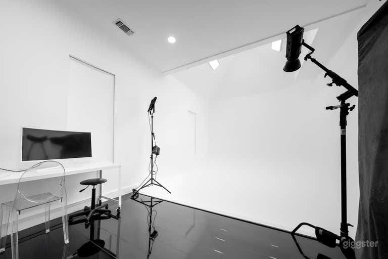  Downtown Multi Studio w/ Cyc and Luxury Lounge 