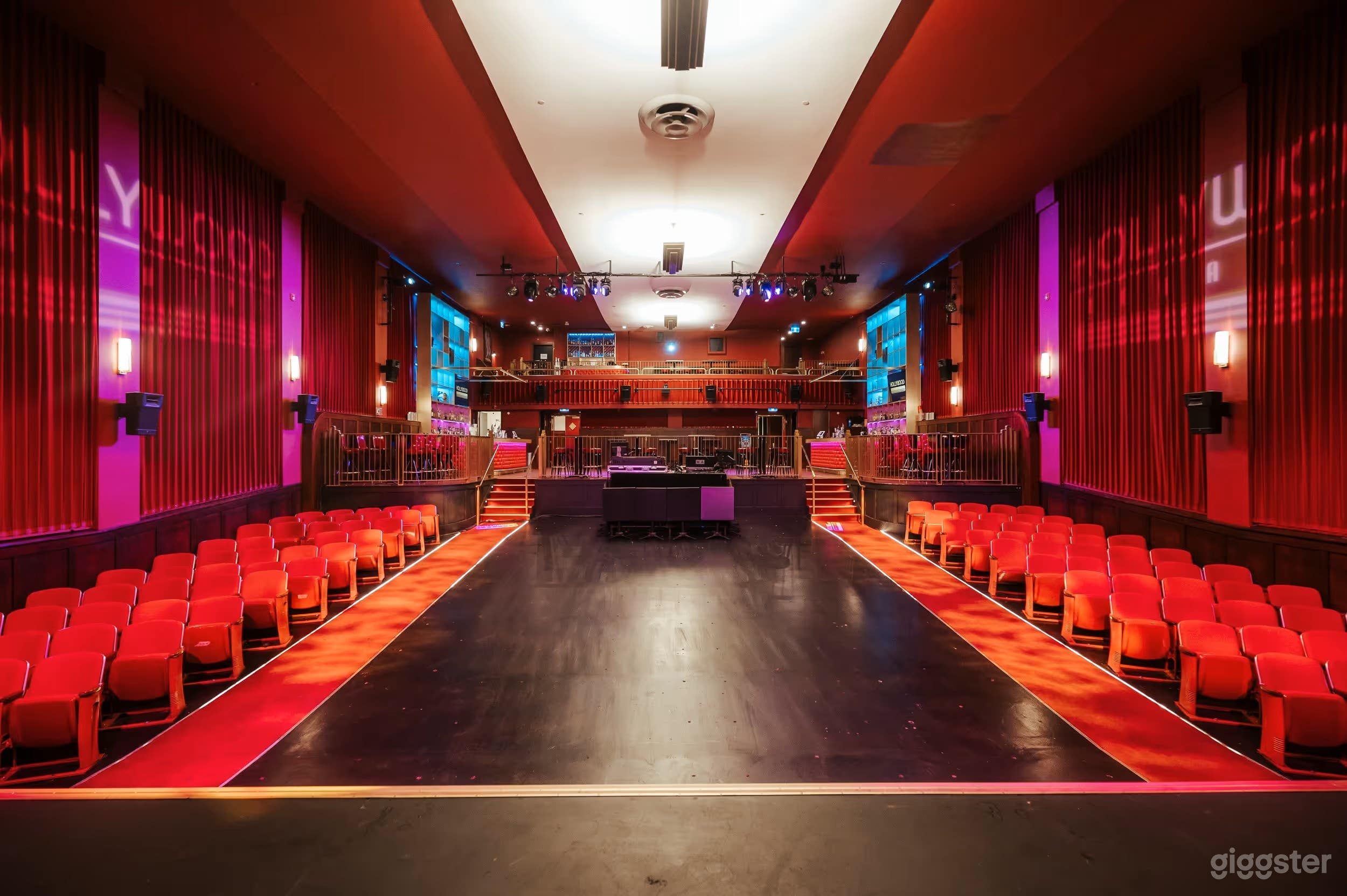 Vancouver's  Art Deco landmark Photo 4