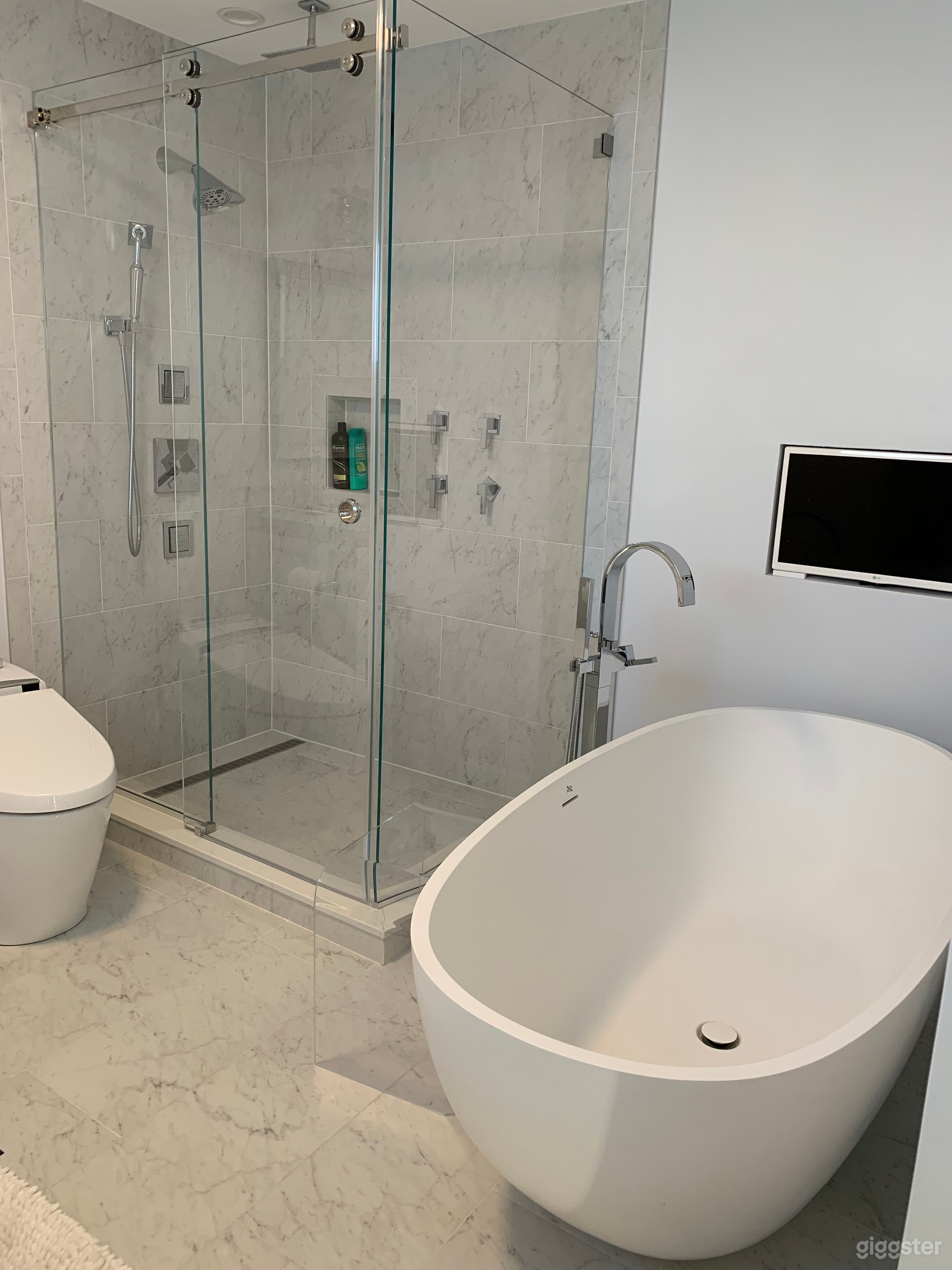 Ocean/Bay ft beach house w/ dock Photo 4