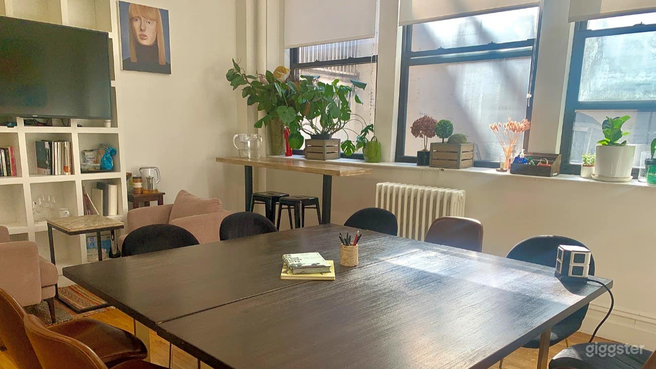 Beautiful and Bright Office and Gallery (Buyout) Photo 2