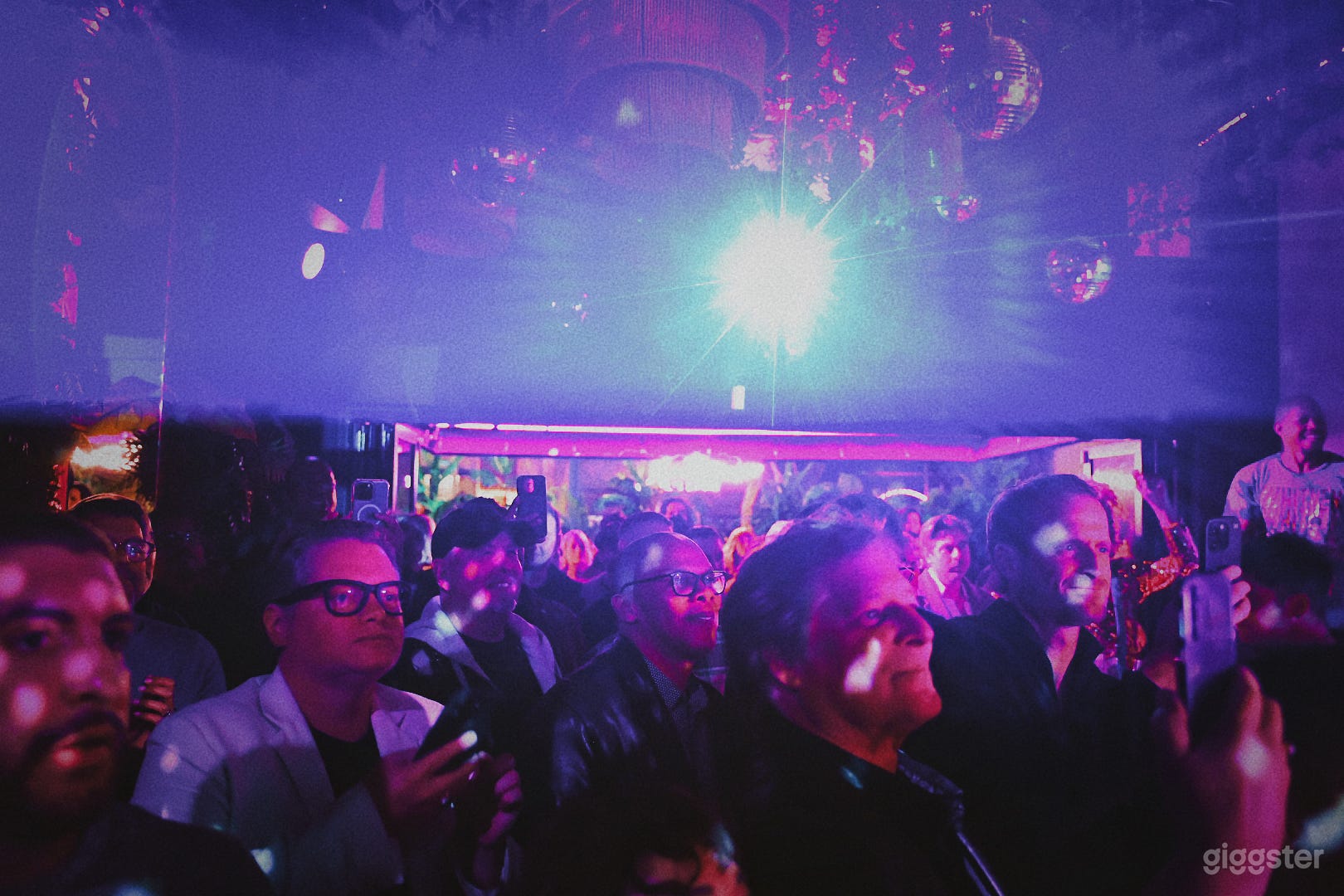 Contemporary Night Club in the Rainbow District Photo 3