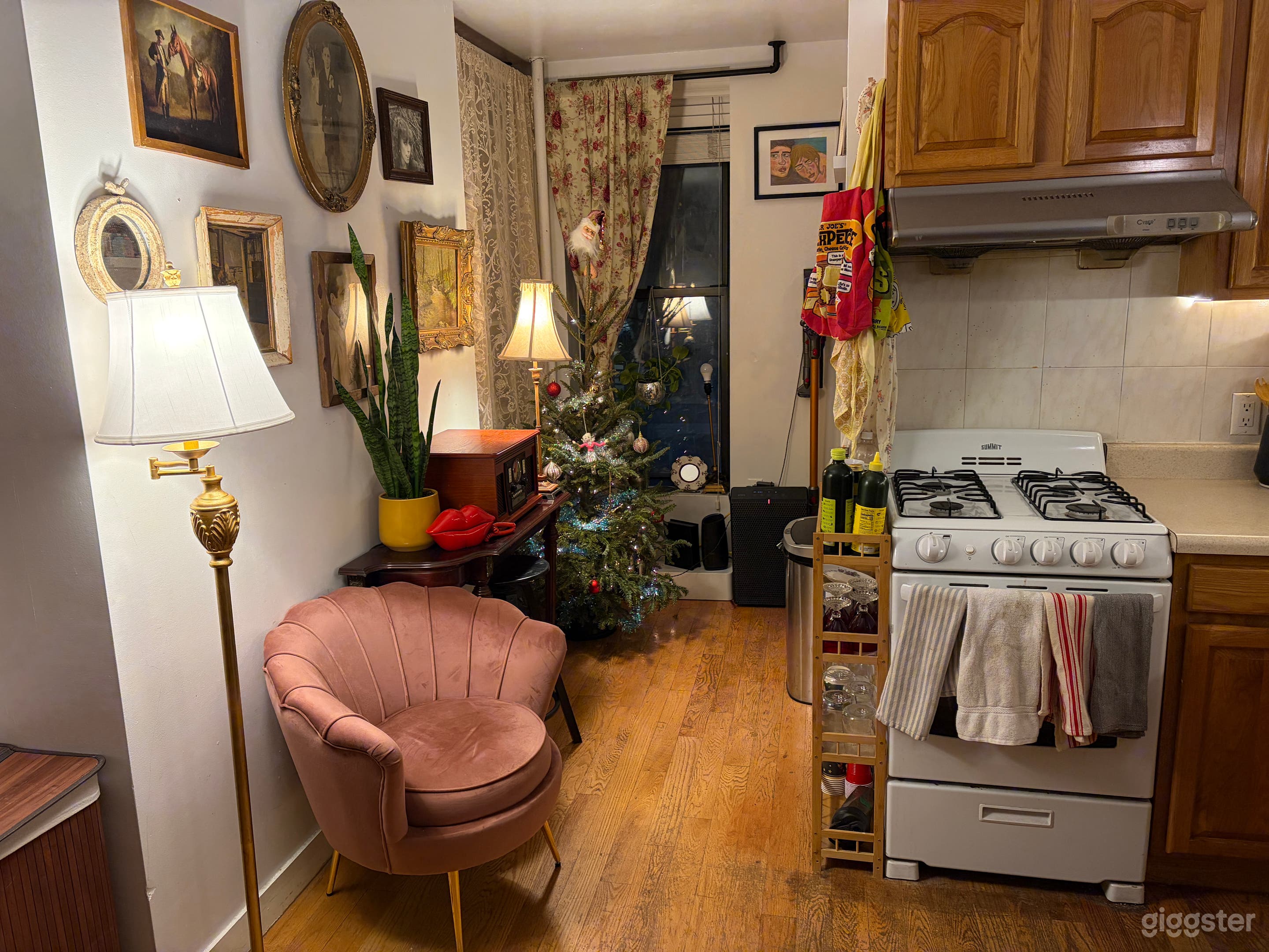 "Peter Parker and MJ" style studio in PRIME East Village Photo 1