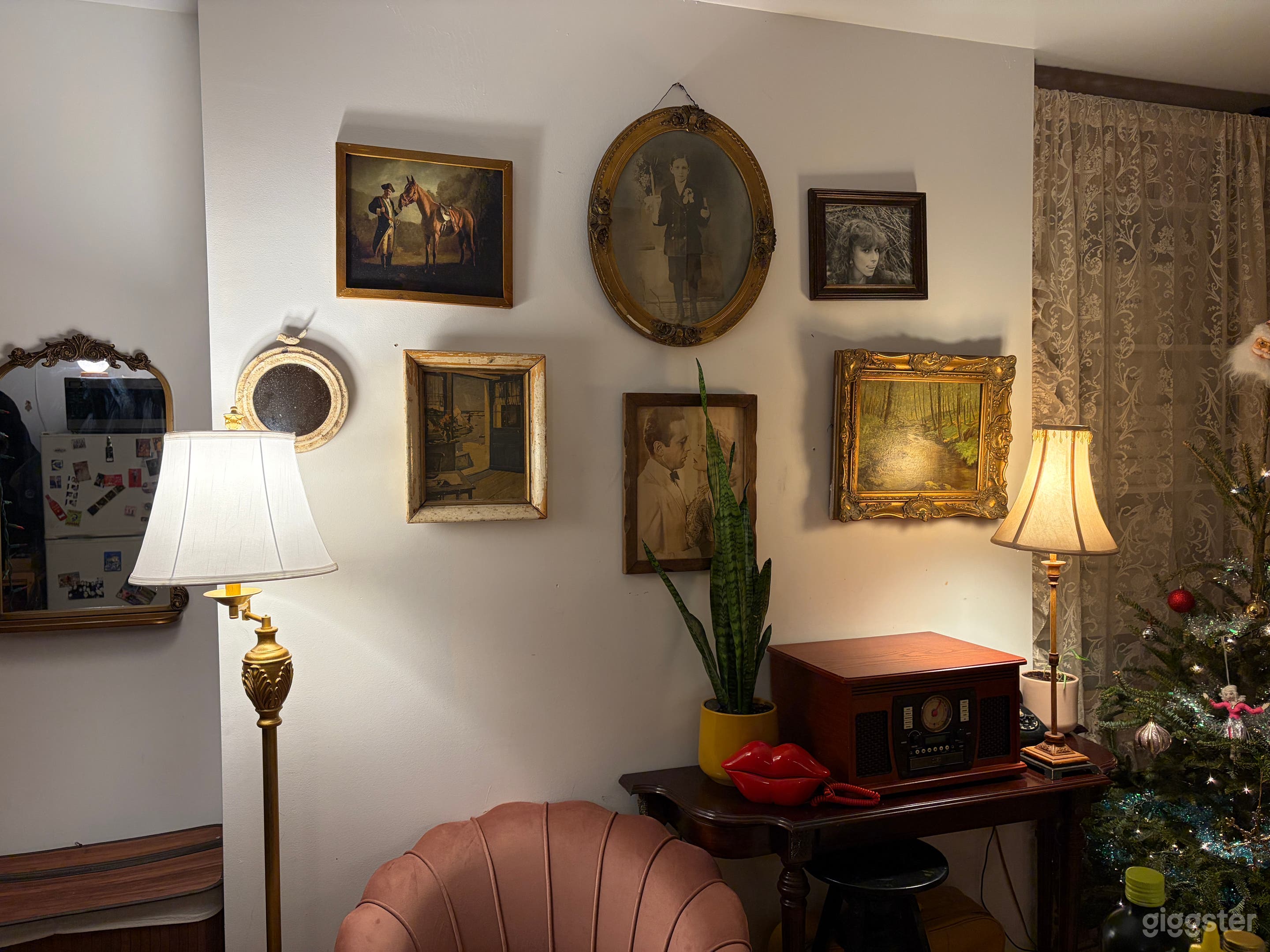 "Peter Parker and MJ" style studio in PRIME East Village Photo 4