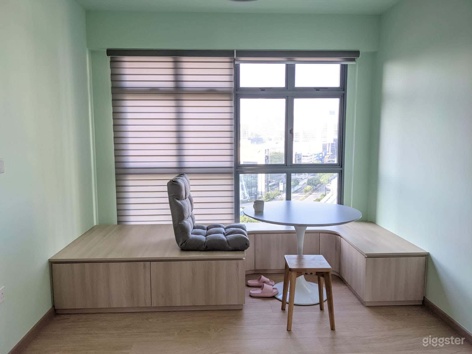 Minimalist unit with a great view! Photo 1
