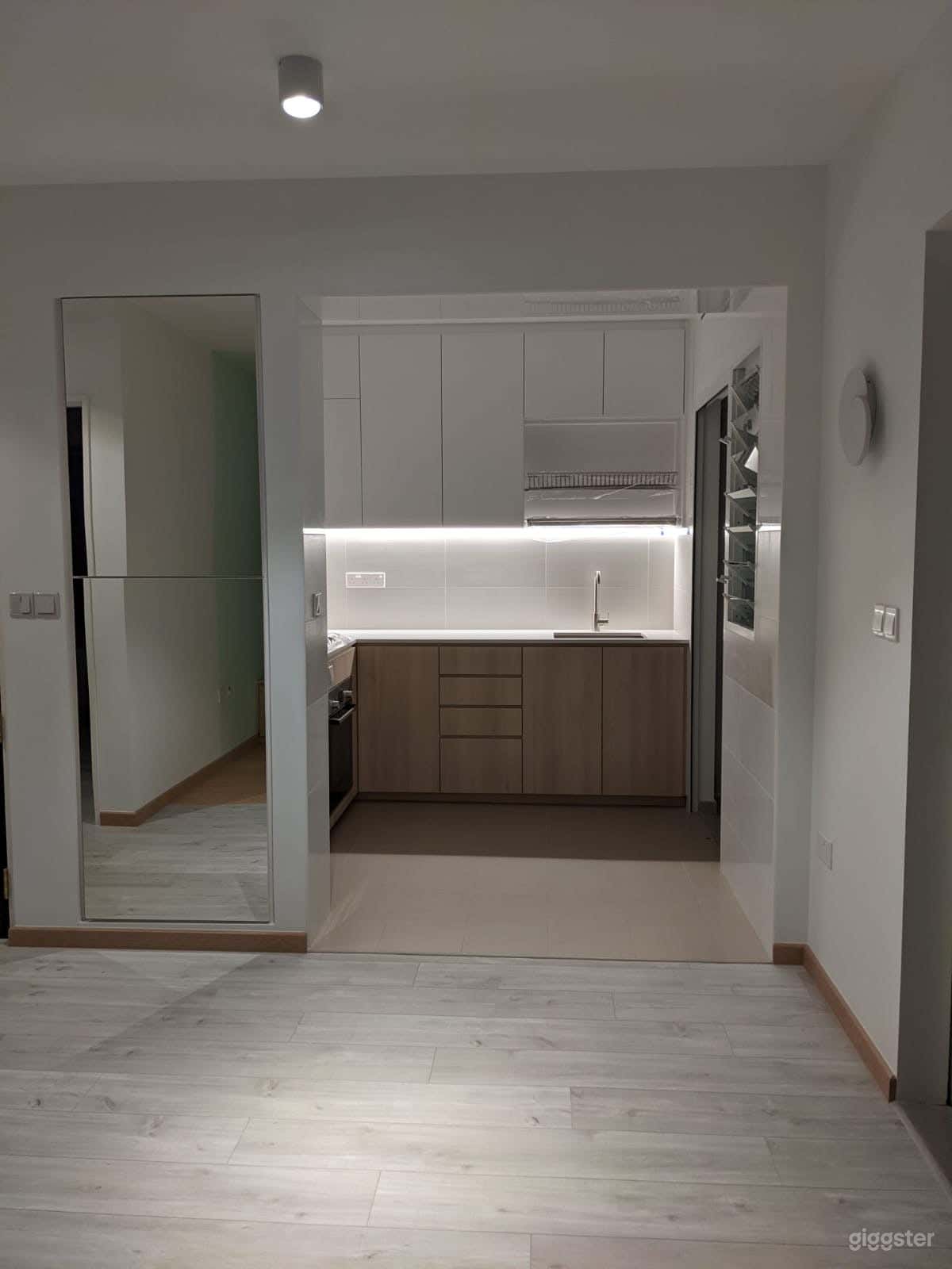 Minimalist unit with a great view! Photo 4