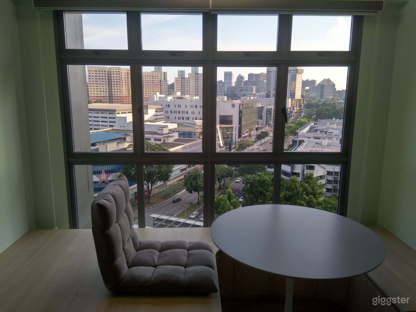 Minimalist unit with a great view! Photo 2