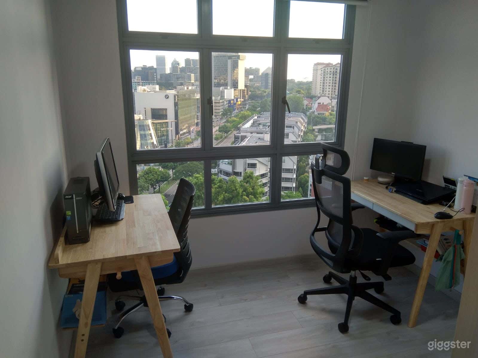 Minimalist unit with a great view! Photo 3