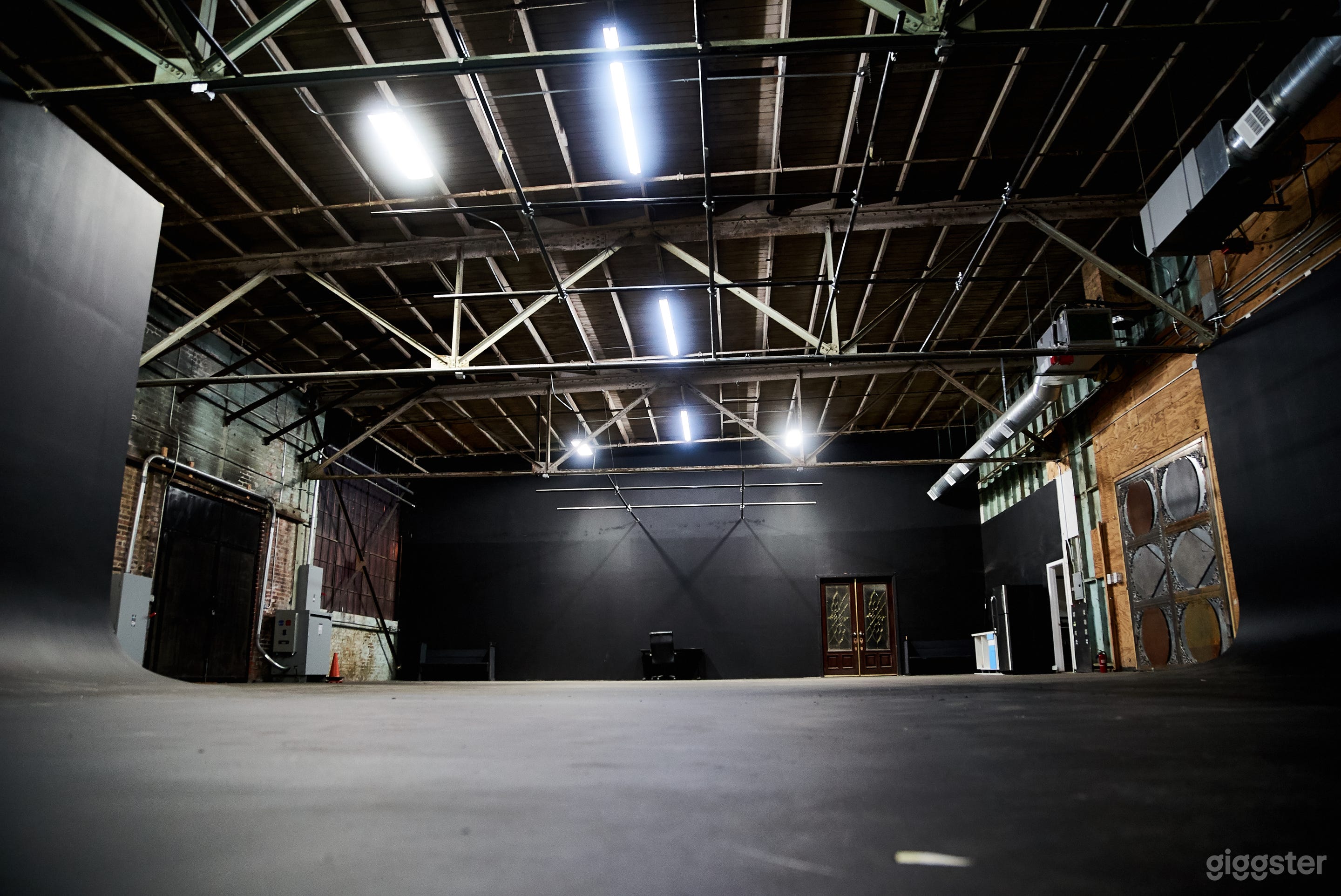 Huge 3 Wall Cyclorama Stage in LA Warehouse Studio Photo 2