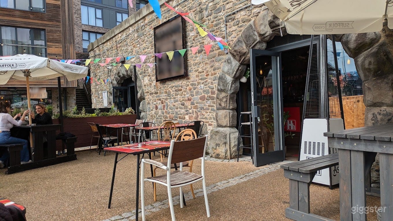 OUTDOOR BAR VENUE Photo 3