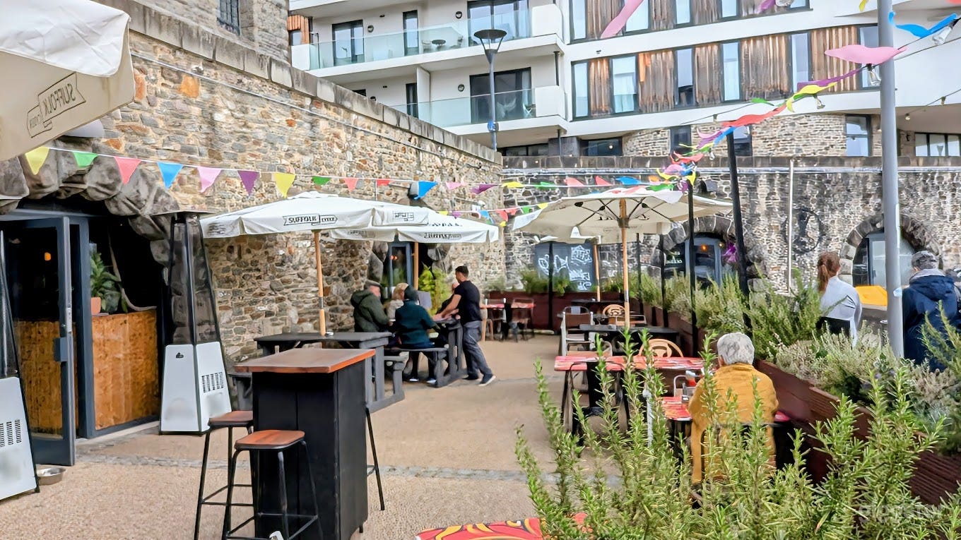 OUTDOOR BAR VENUE Photo 1