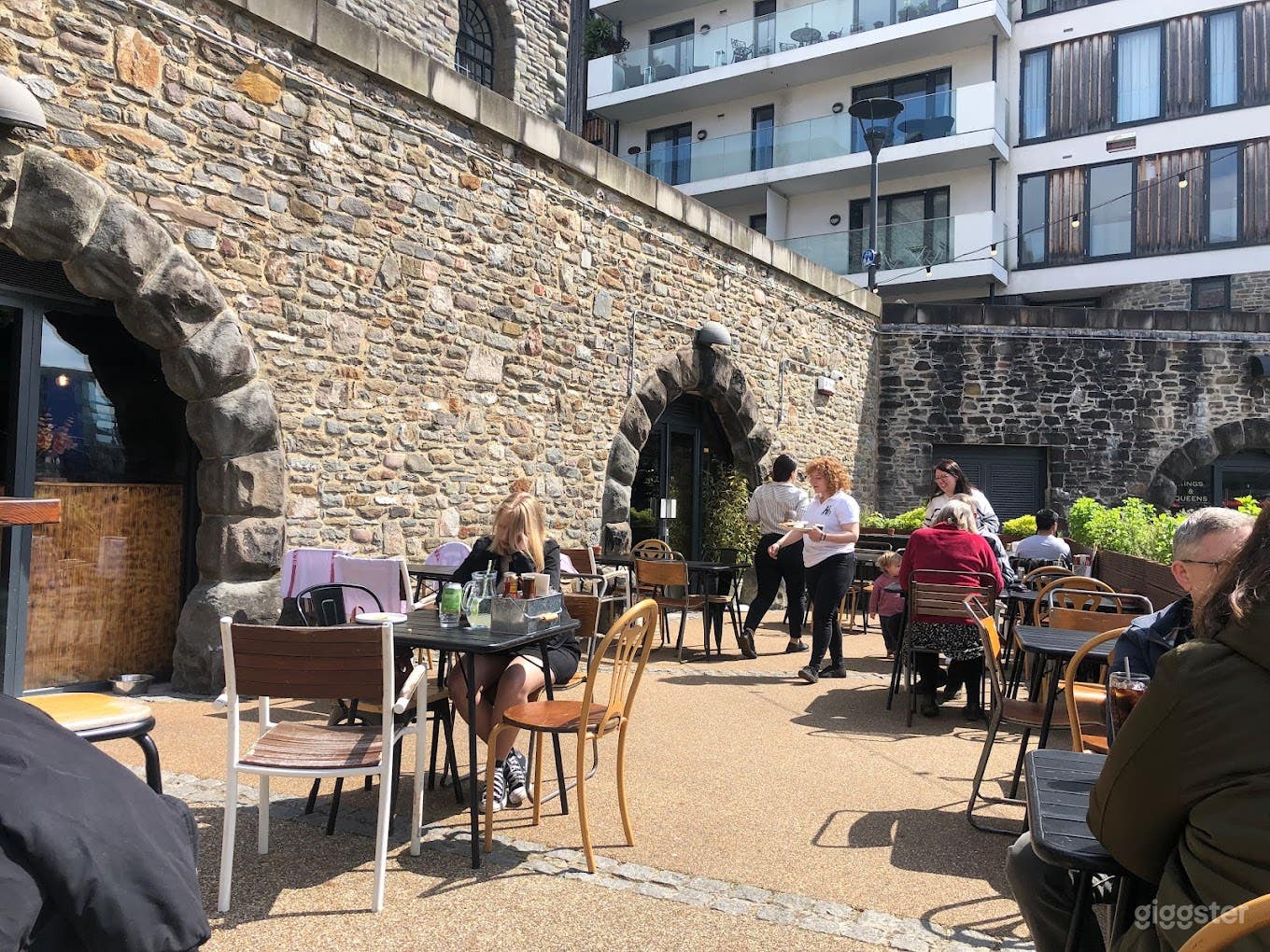 OUTDOOR BAR VENUE Photo 2