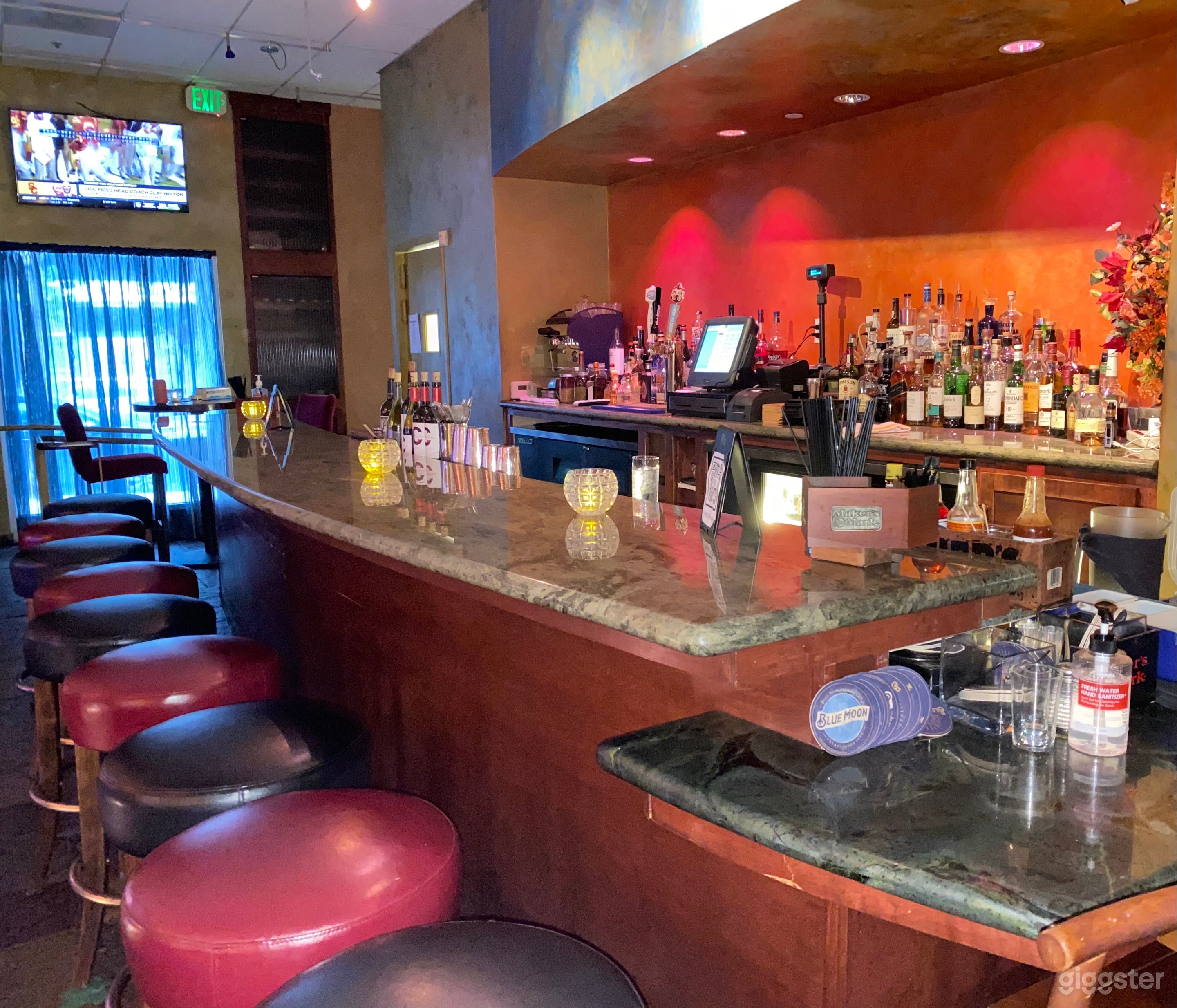 Trendy, Bright and Friendly Bar Setup in San Francisco Photo 4