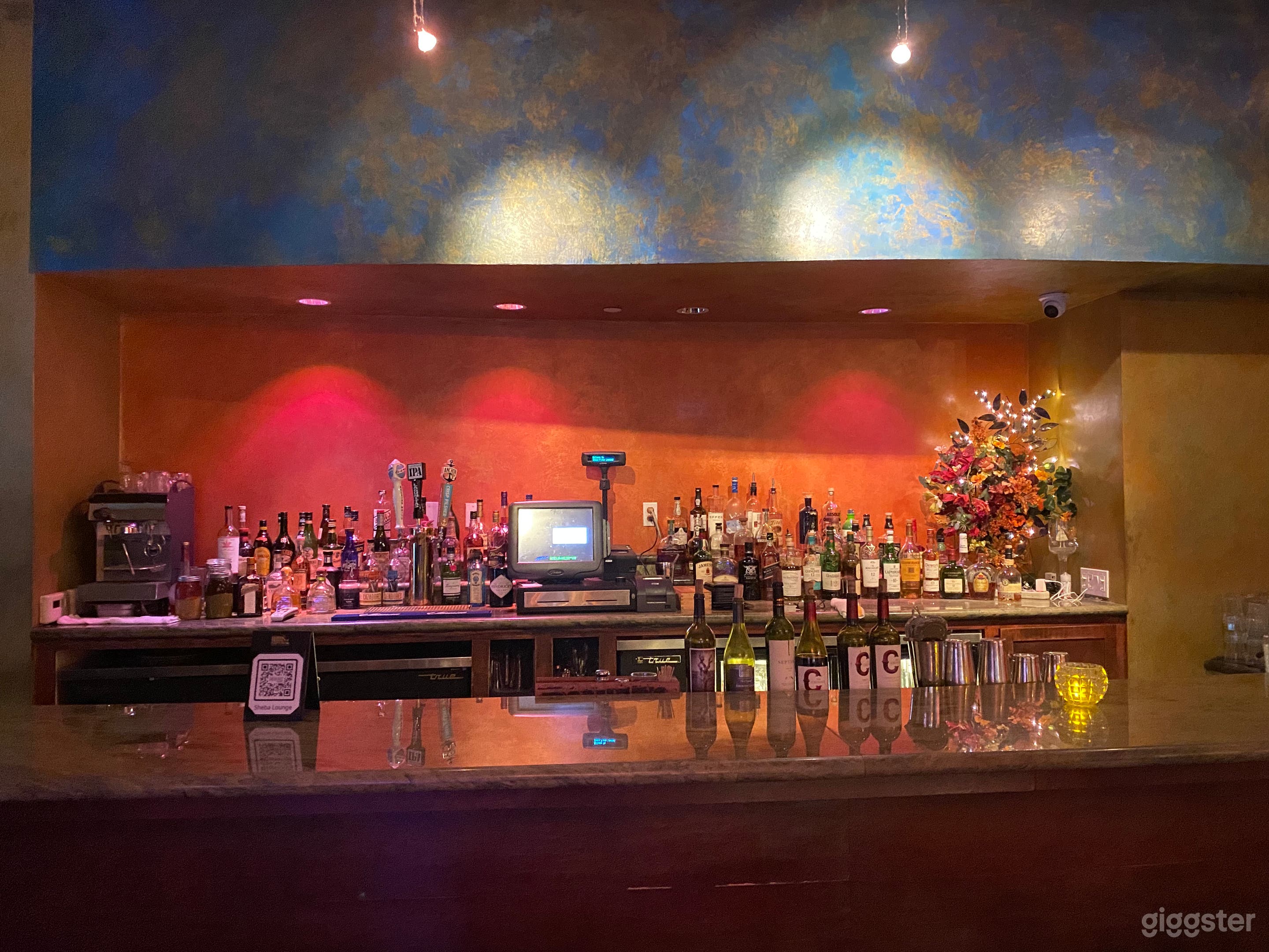 Trendy, Bright and Friendly Bar Setup in San Francisco Photo 2