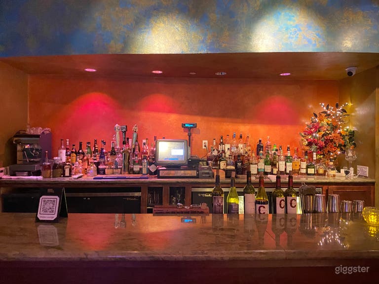  Trendy, Bright and Friendly Bar Setup in San Francisco 
