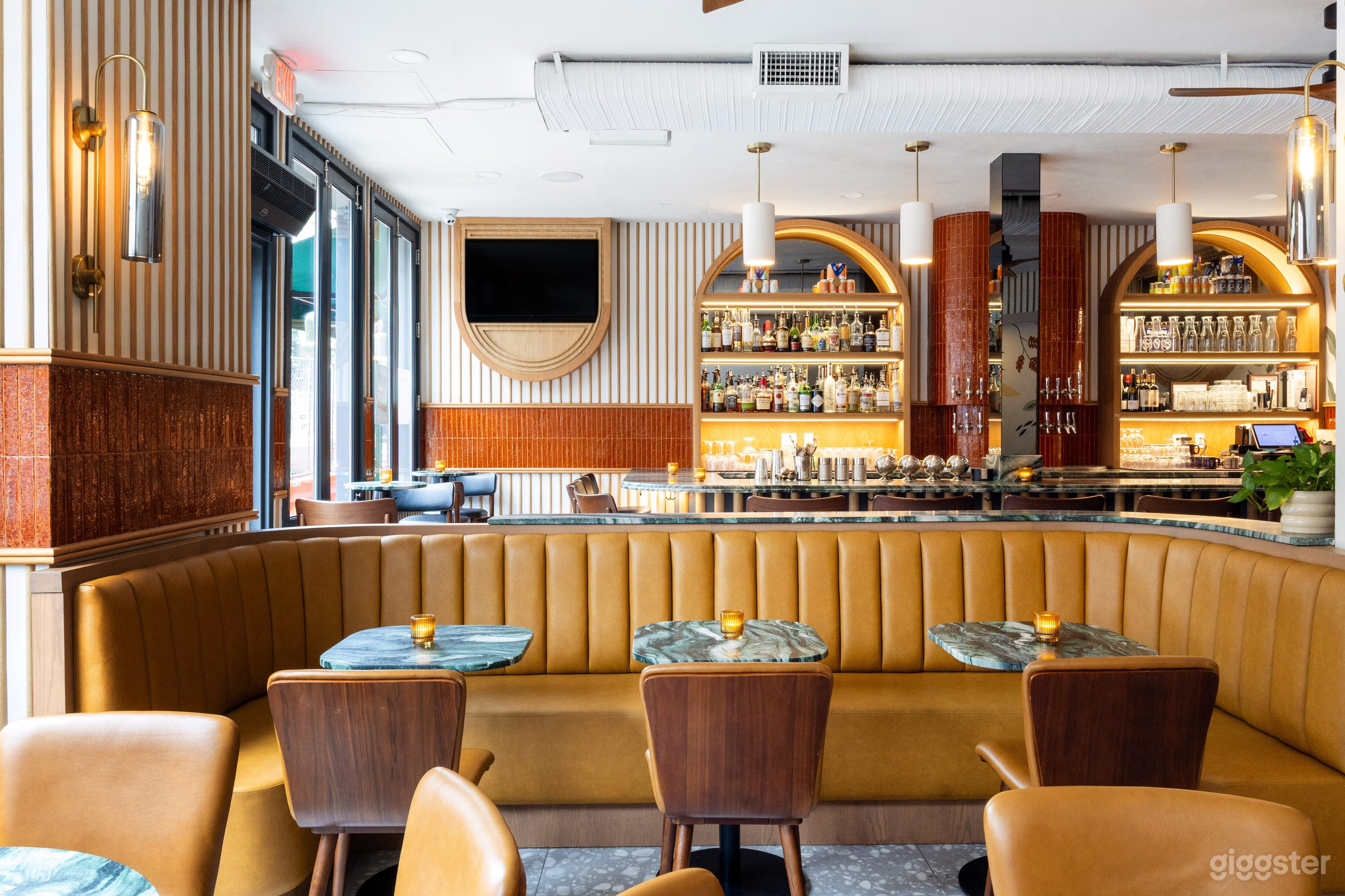 Chic Taproom, Curated Brews, Unforgettable Events Photo 4