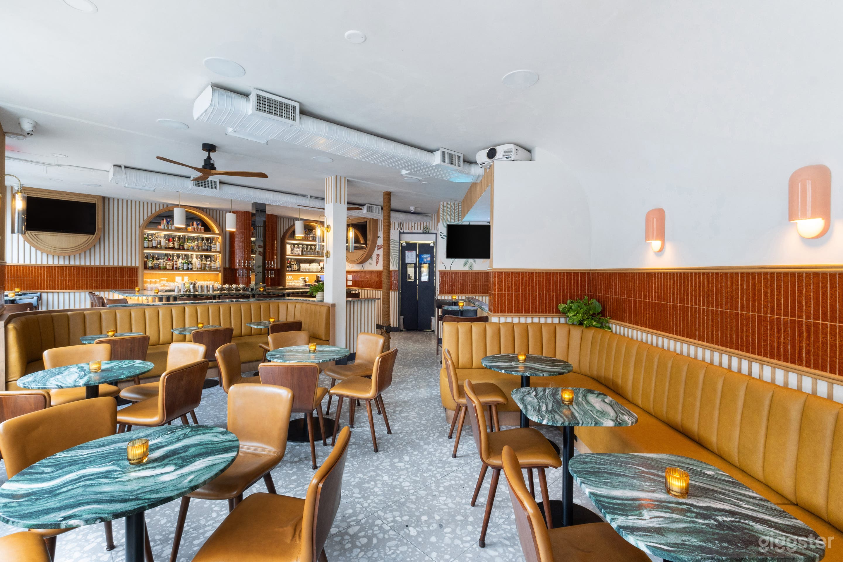 Chic Taproom, Curated Brews, Unforgettable Events Photo 2