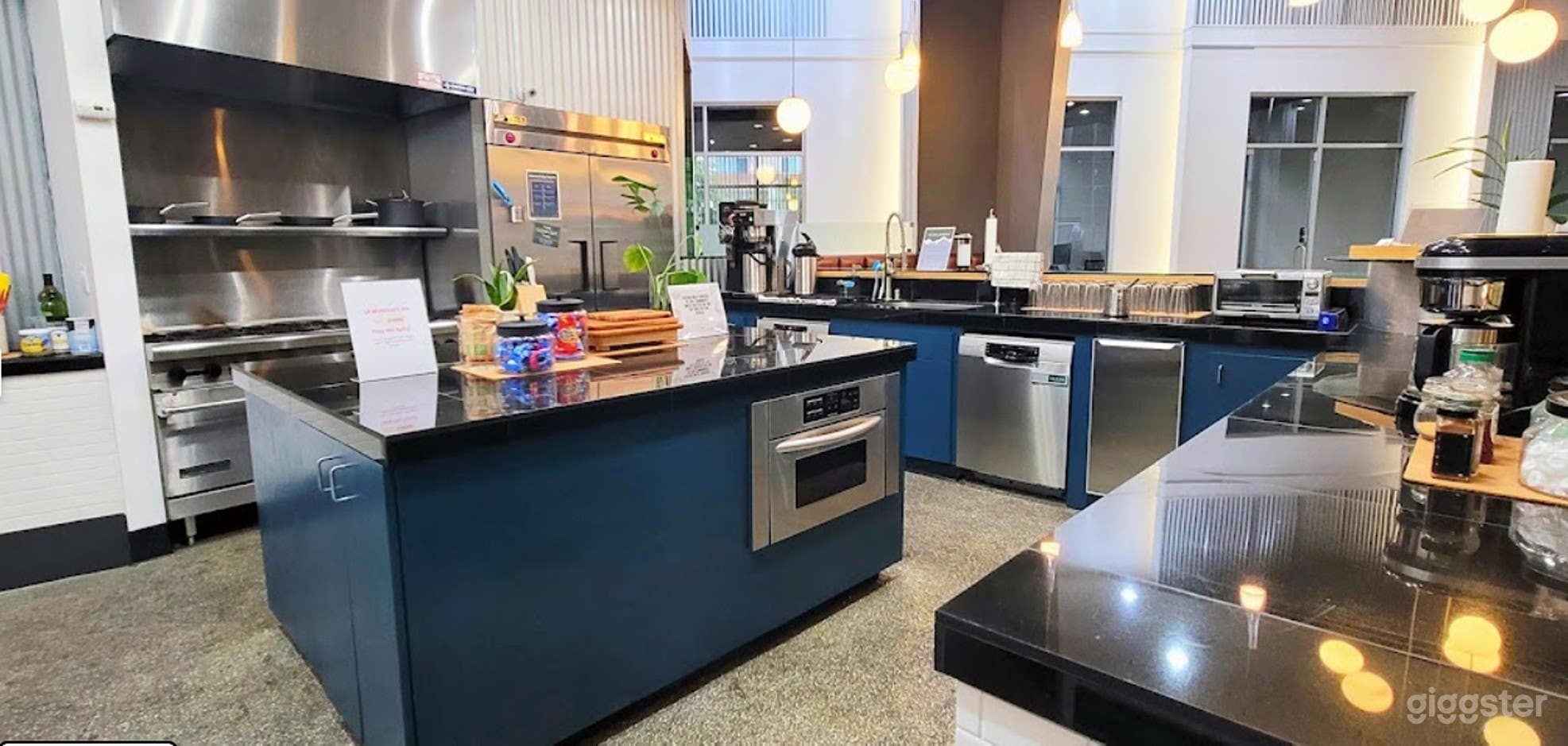 Fully Equipped Cozy Kitchen for Film &amp; Production Photo 2