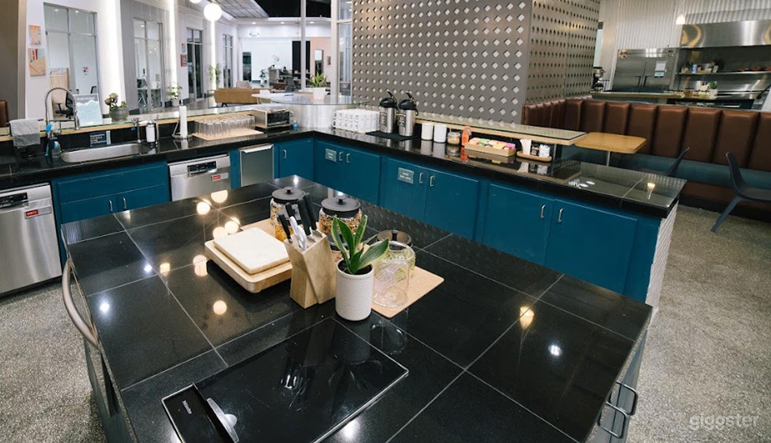 Fully Equipped Cozy Kitchen for Film &amp; Production Photo 1