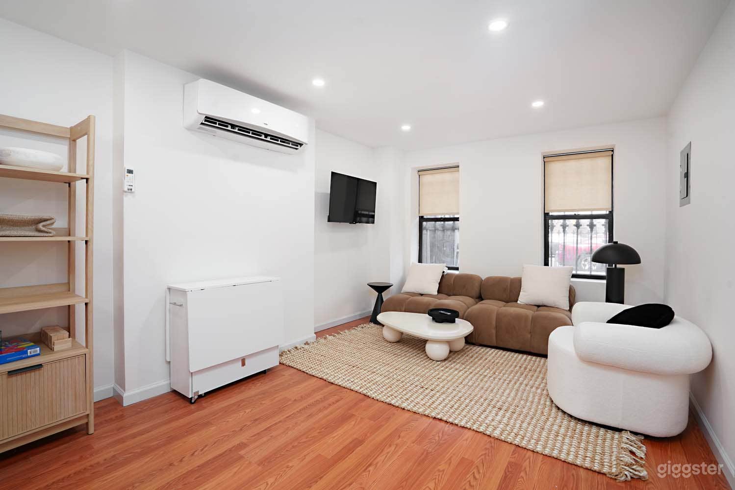 Renovated Brownstone Full Unit + Backyard! Photo 3