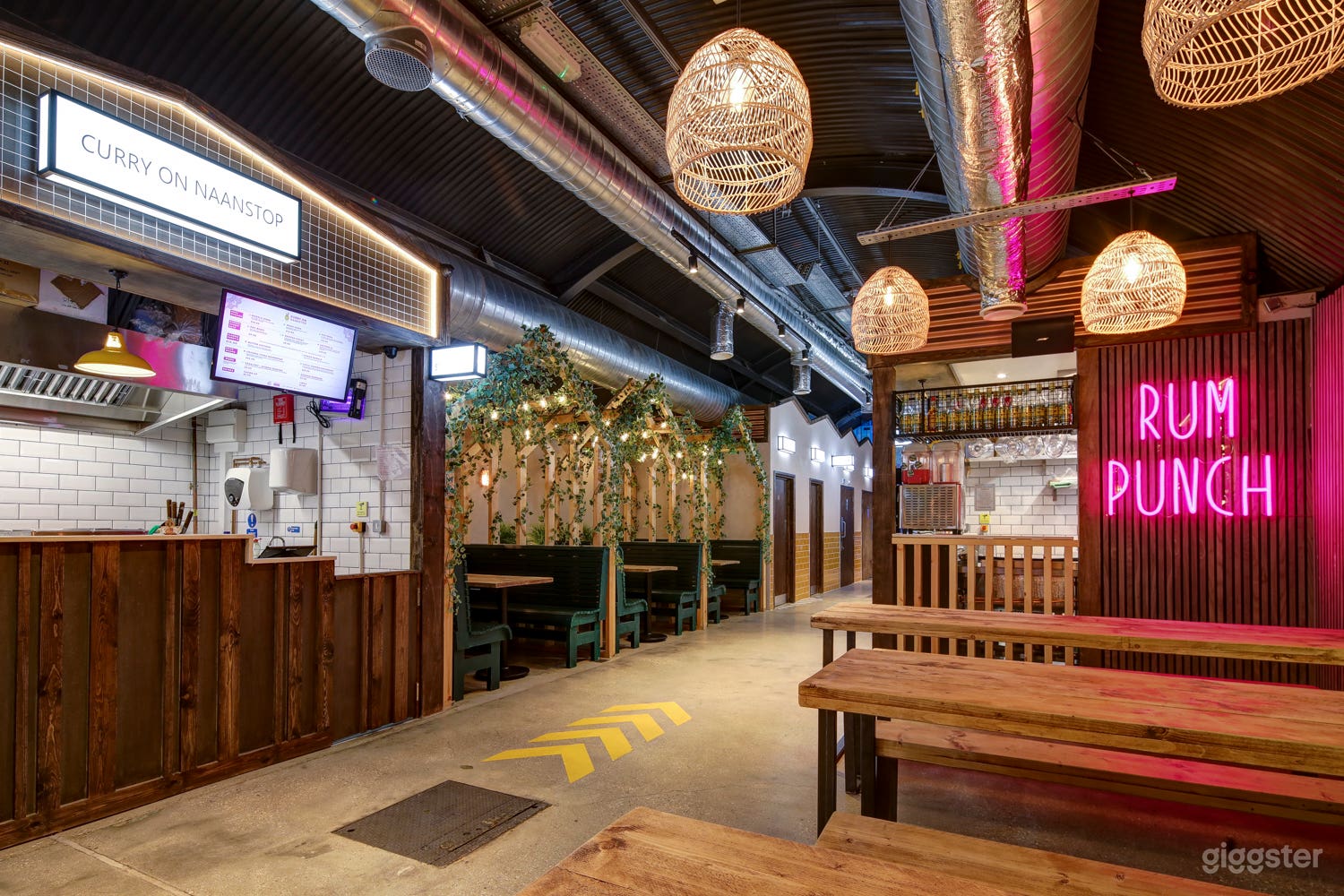 New Modern Food Hall &amp; Cocktail Bar Photo 4