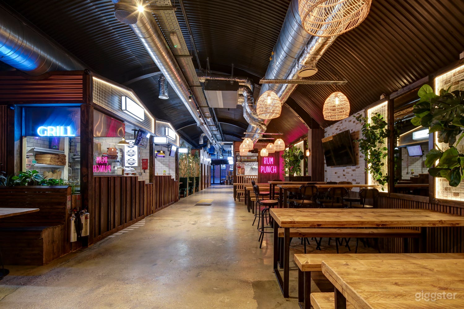 New Modern Food Hall &amp; Cocktail Bar Photo 1