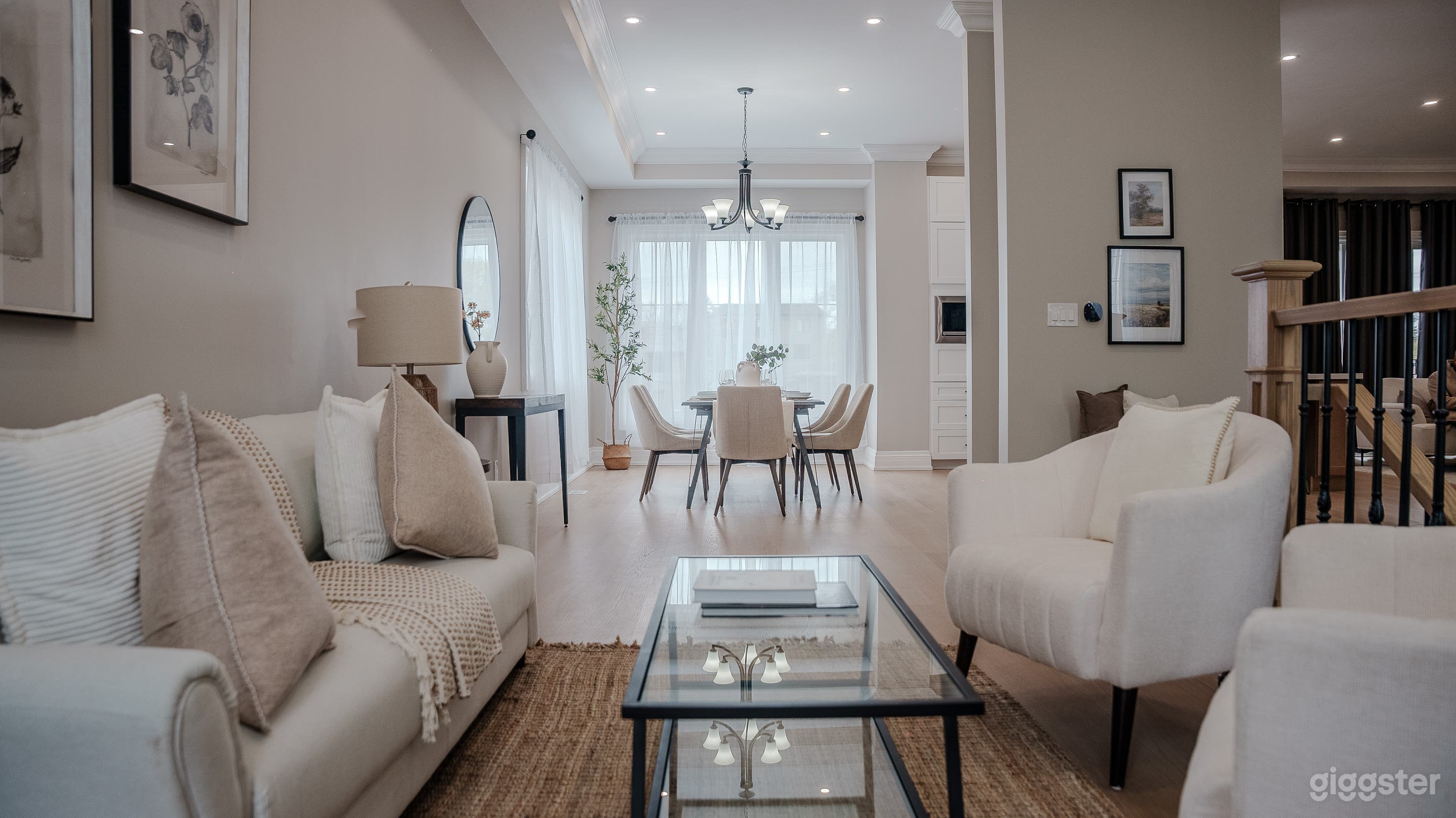 🎬 Lakeside Elegance Meets Modern Comfort Photo 4