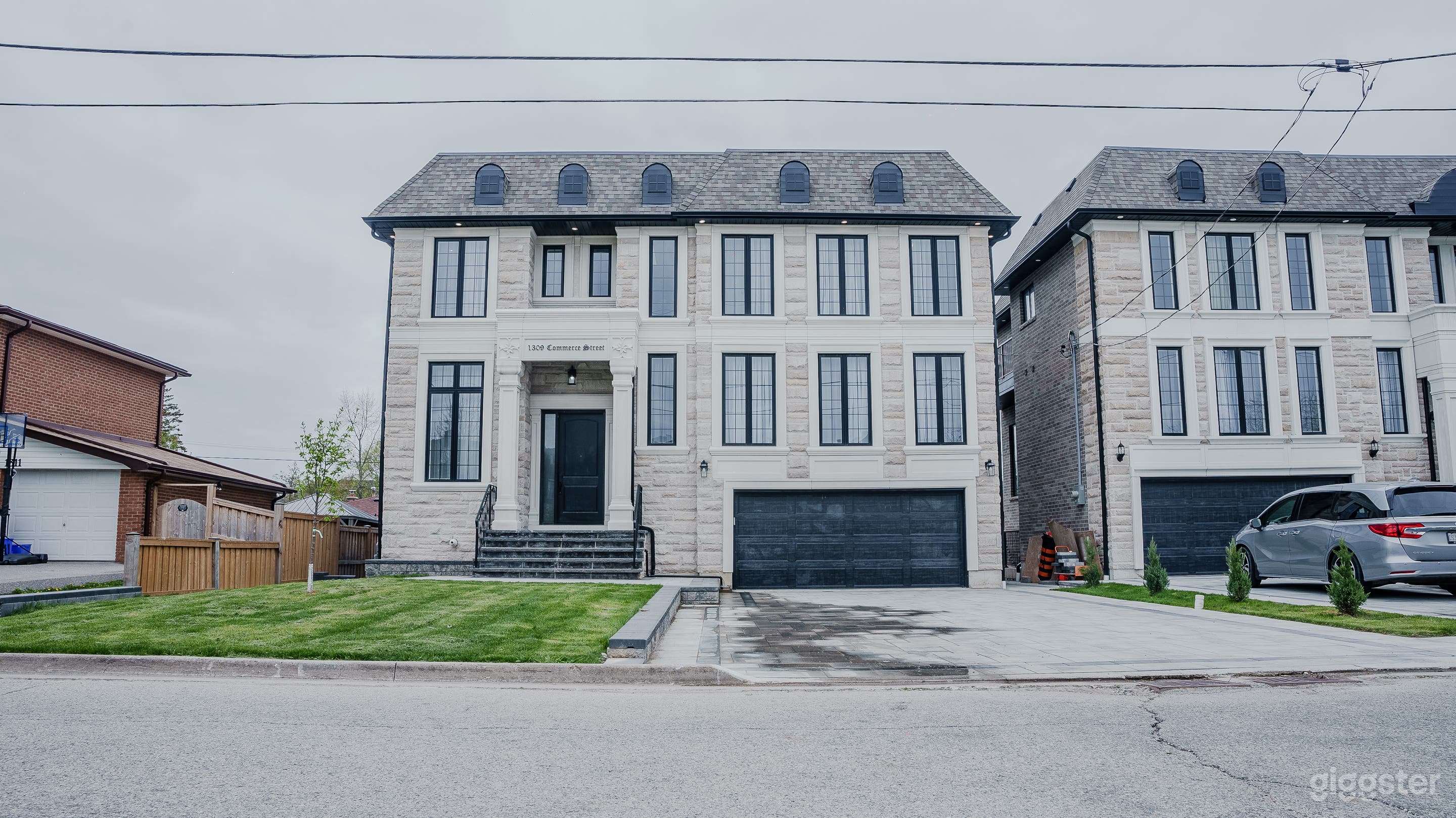 🎬 Lakeside Elegance Meets Modern Comfort Photo 1