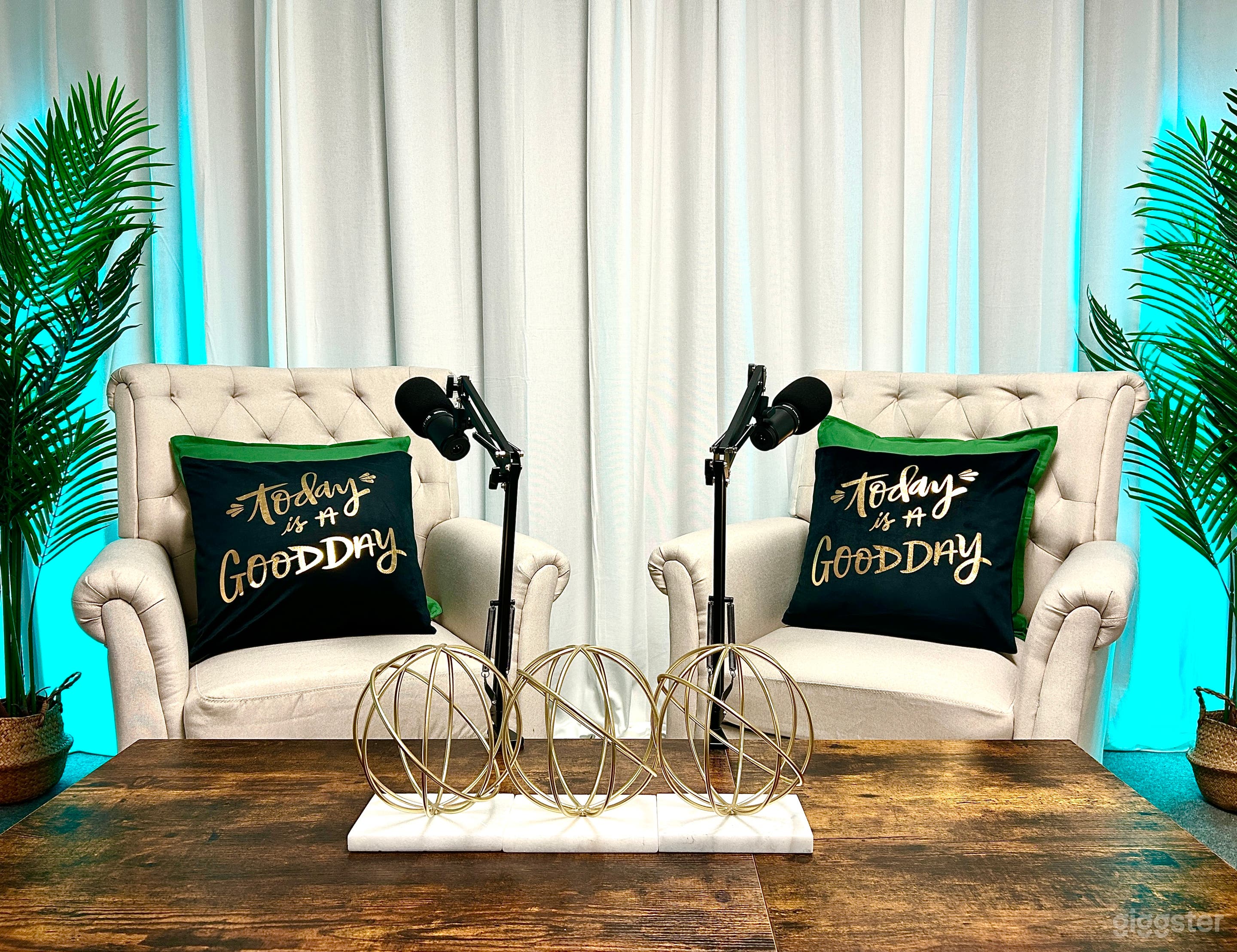 Content Studio for Podcasts and Vlogs in Montreal Photo 1