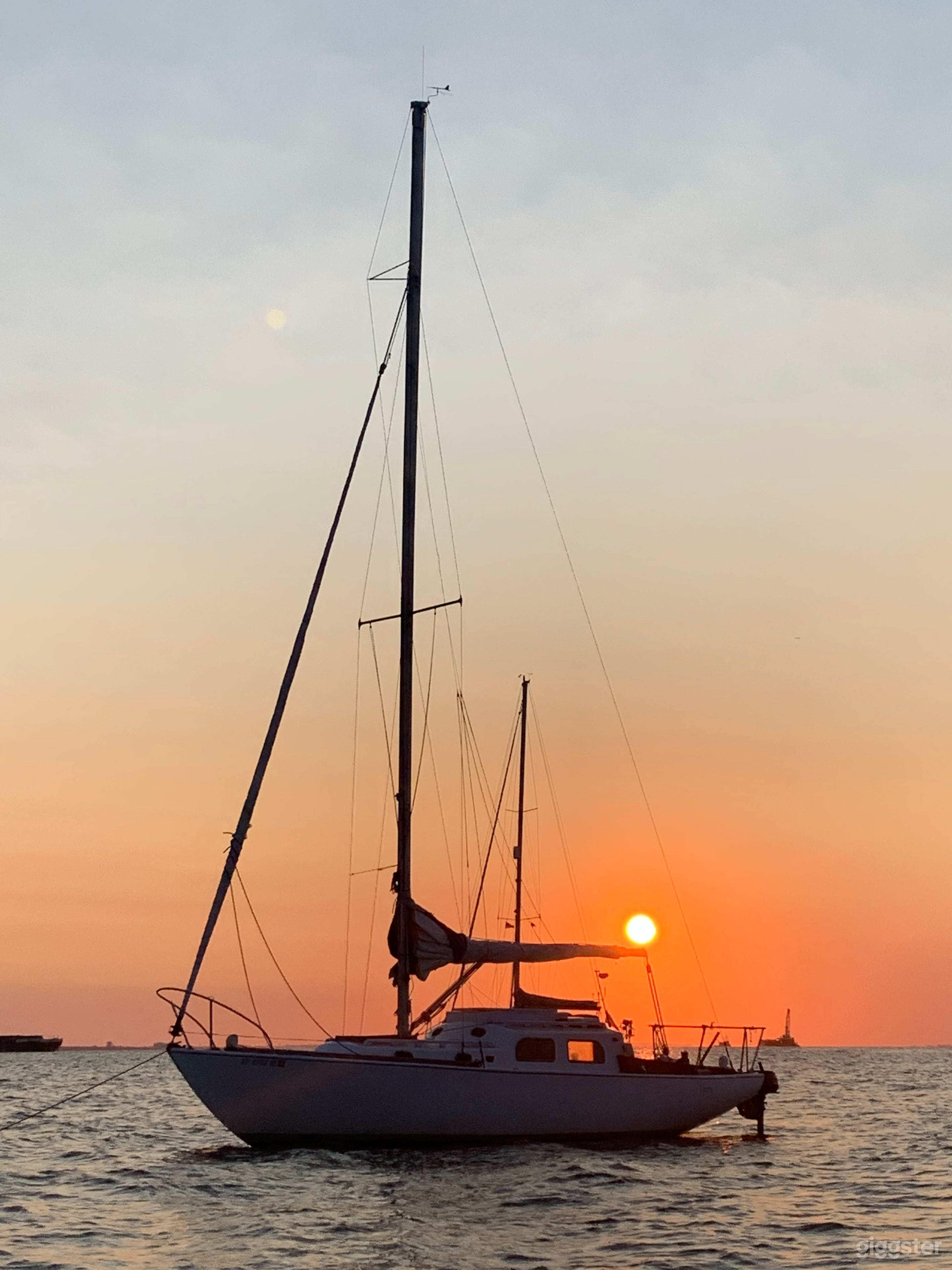Vintage Sloop with Classic Lines Photo 4