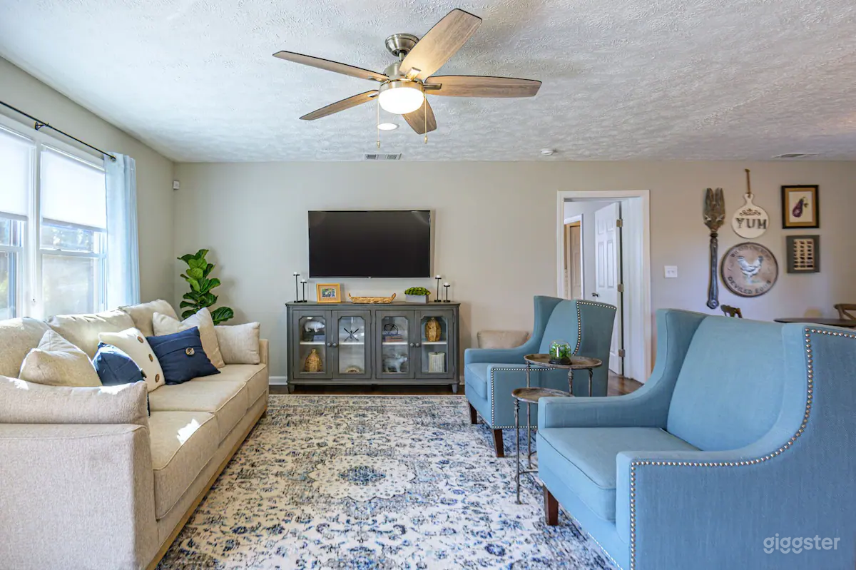 Ranch Style Home &amp; Plenty Of BKYD Space Near KSU Photo 4