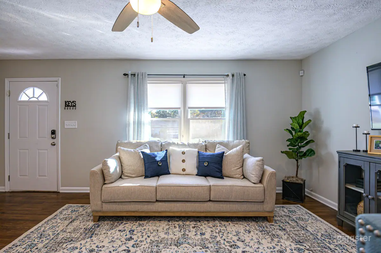  Ranch Style Home & Plenty Of BKYD Space Near KSU 