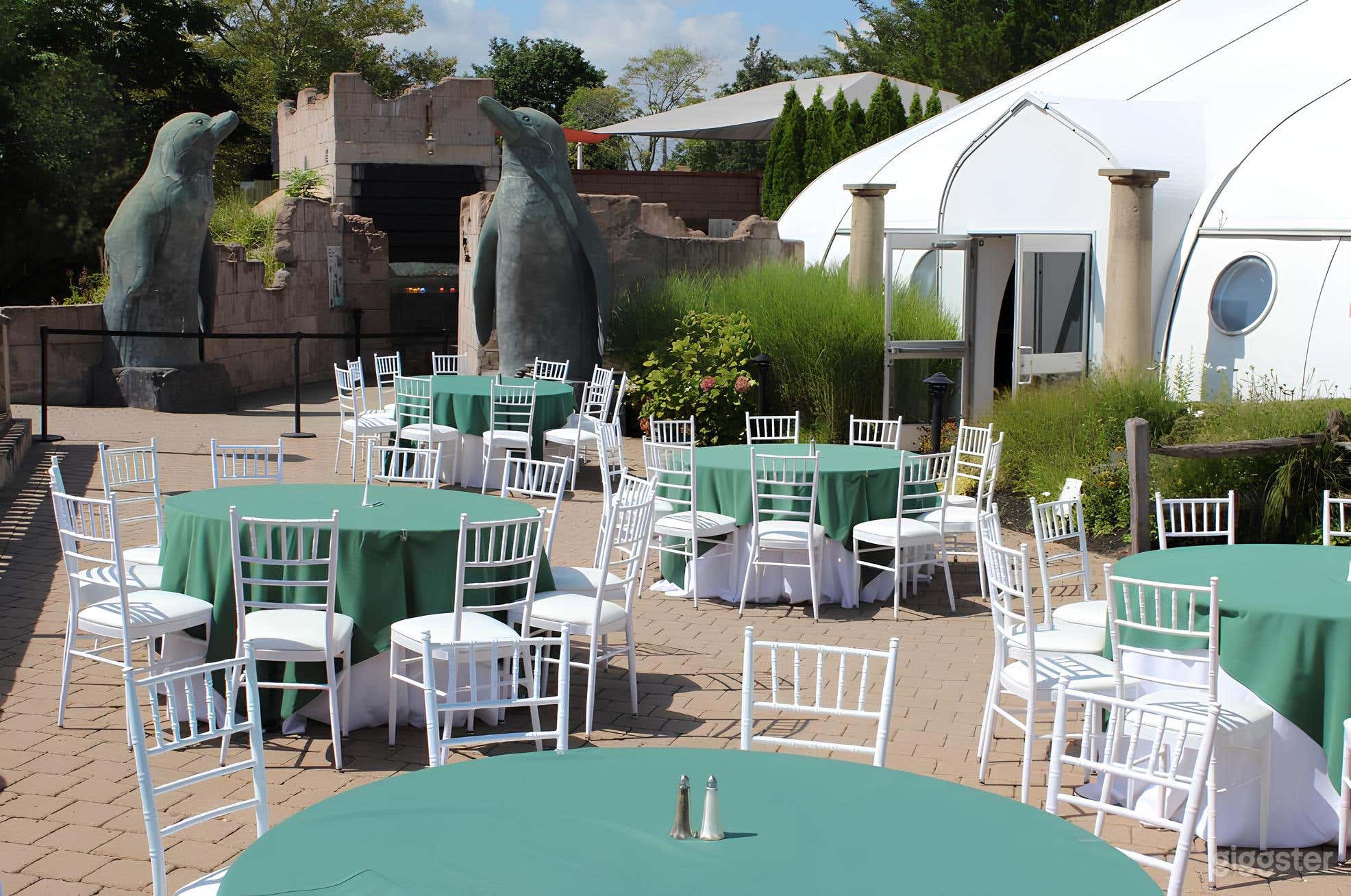 Riverfront Room at Aquarium in Riverhead, NY Photo 2