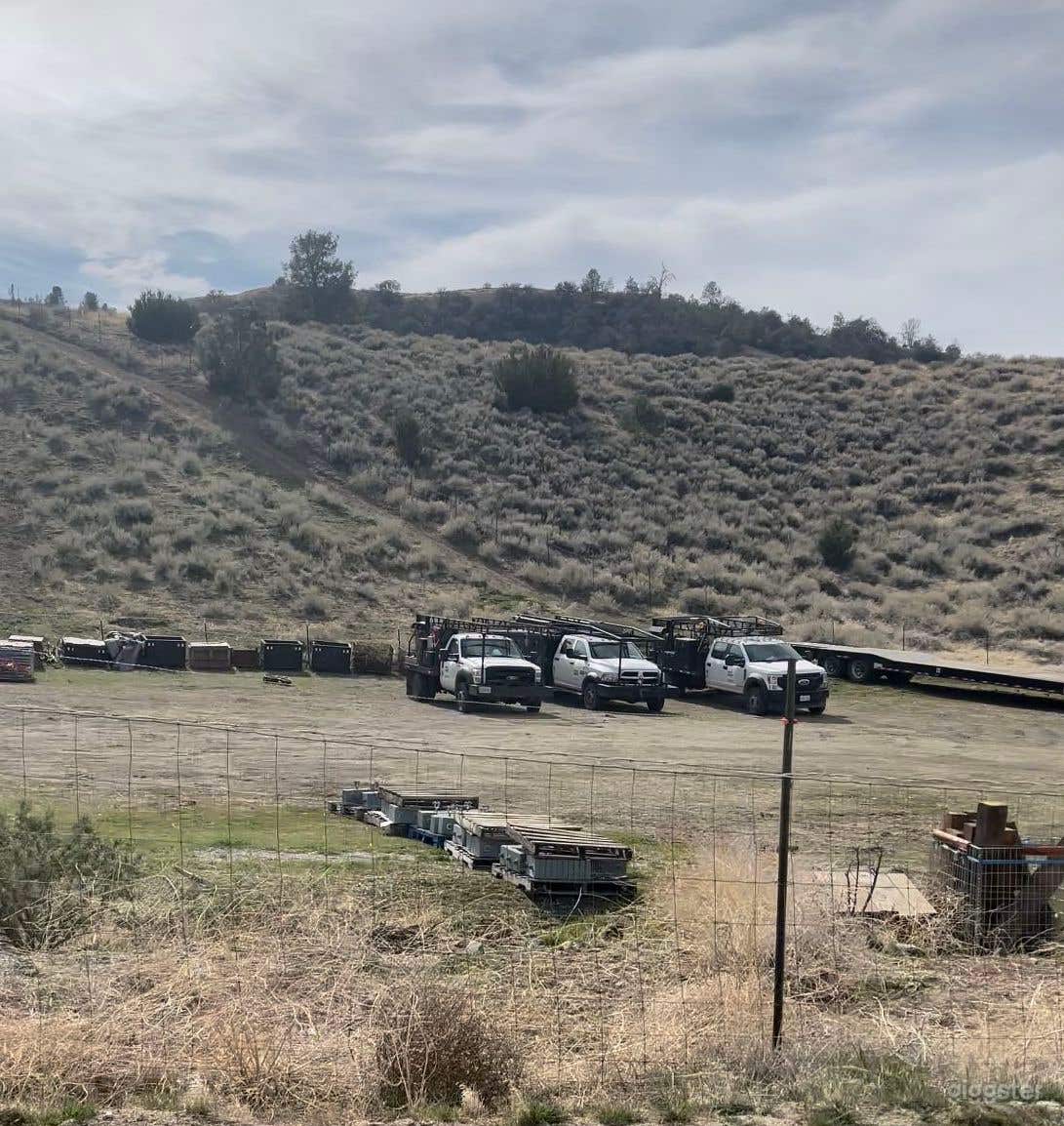 Large Parking lot Photo 4