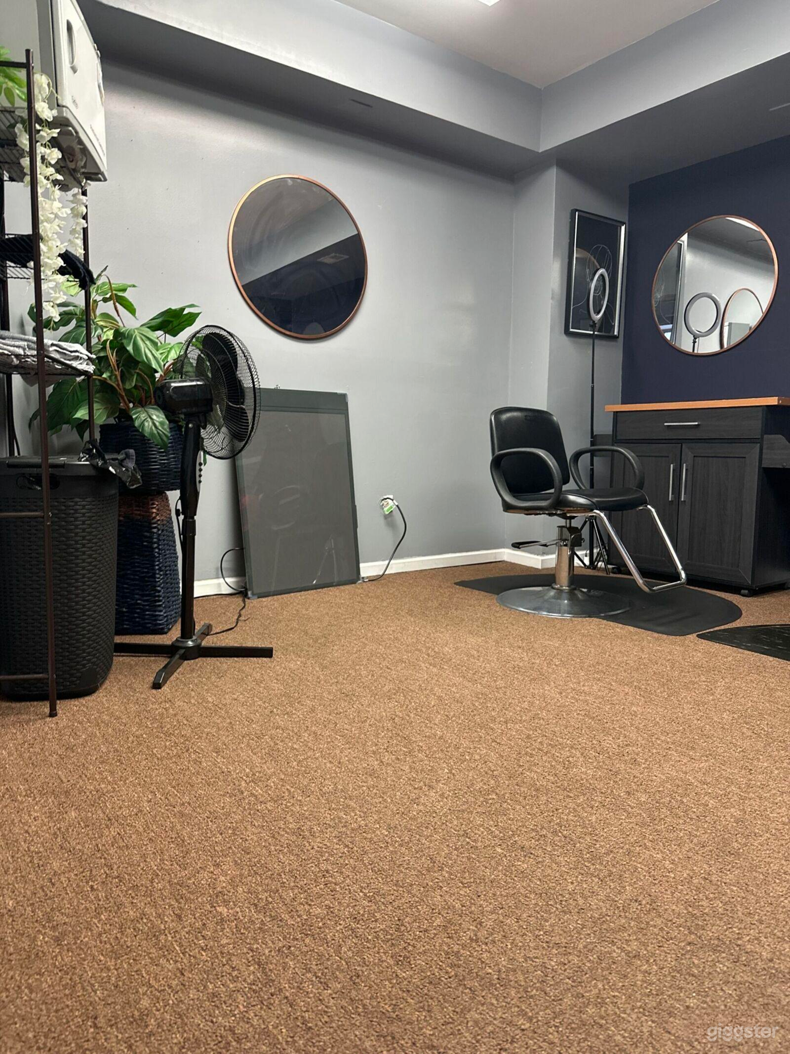 Luxury Glam Beauty Salon for Film & Photo Shoots Photo 4
