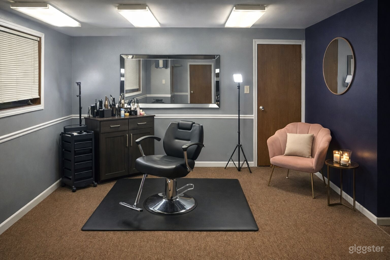 Luxury Glam Beauty Salon for Film & Photo Shoots Photo 3
